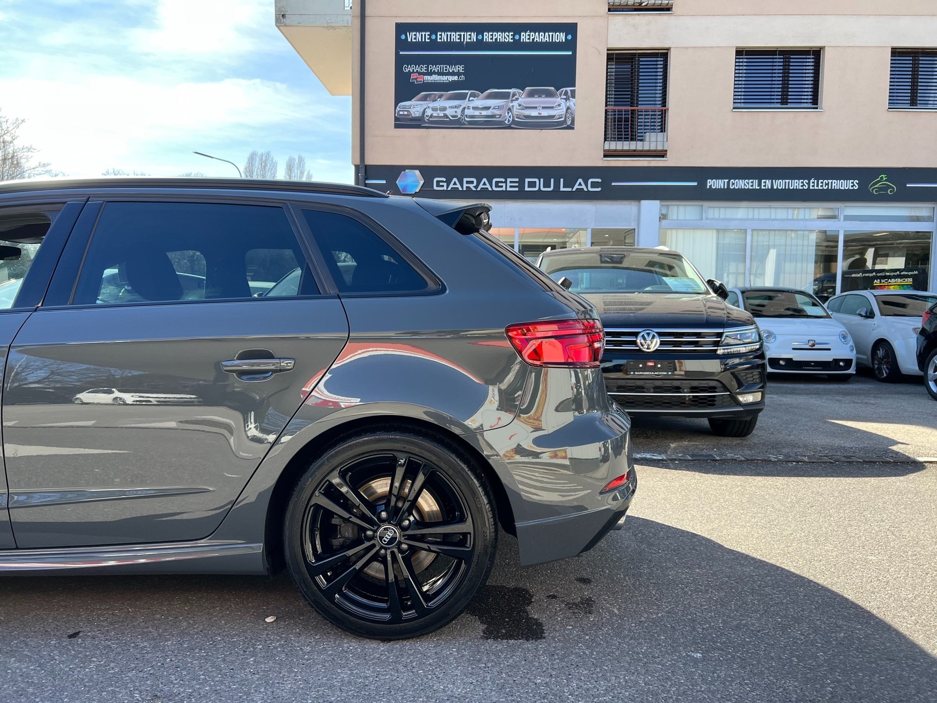 AUDI S3 Sportback 2.0 TFSI quattro S-tronic-showroom-element-3