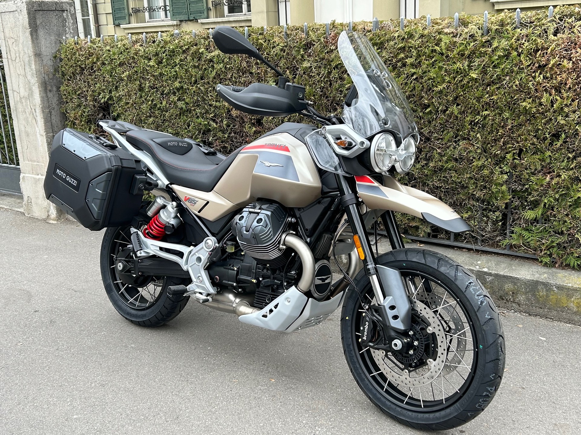 MOTO GUZZI V85 TT Travel E5+-image-2