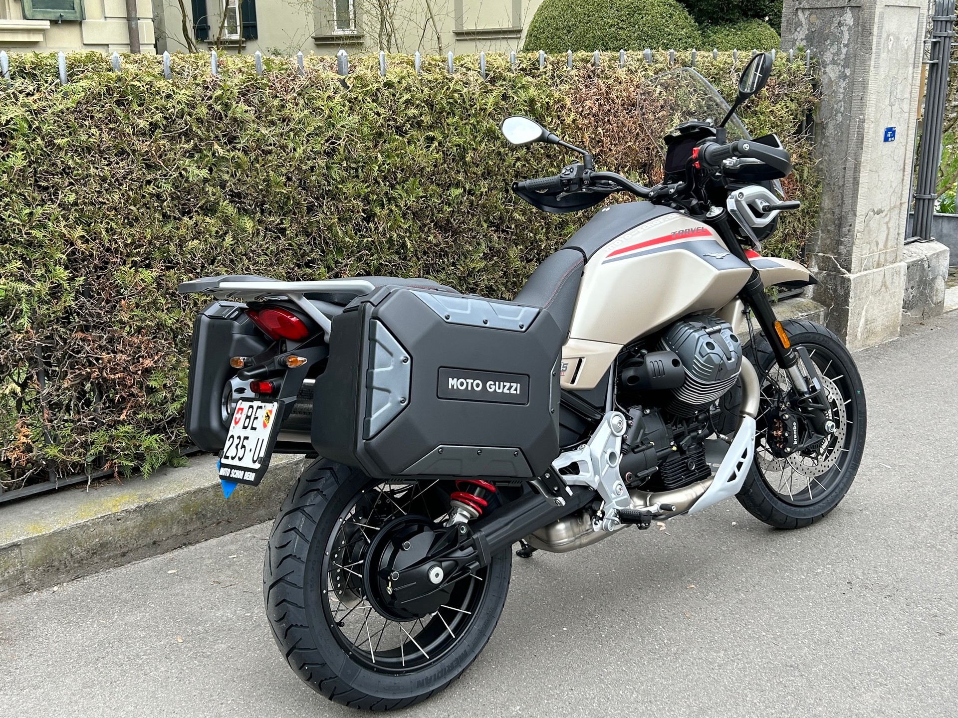MOTO GUZZI V85 TT Travel E5+-image-3