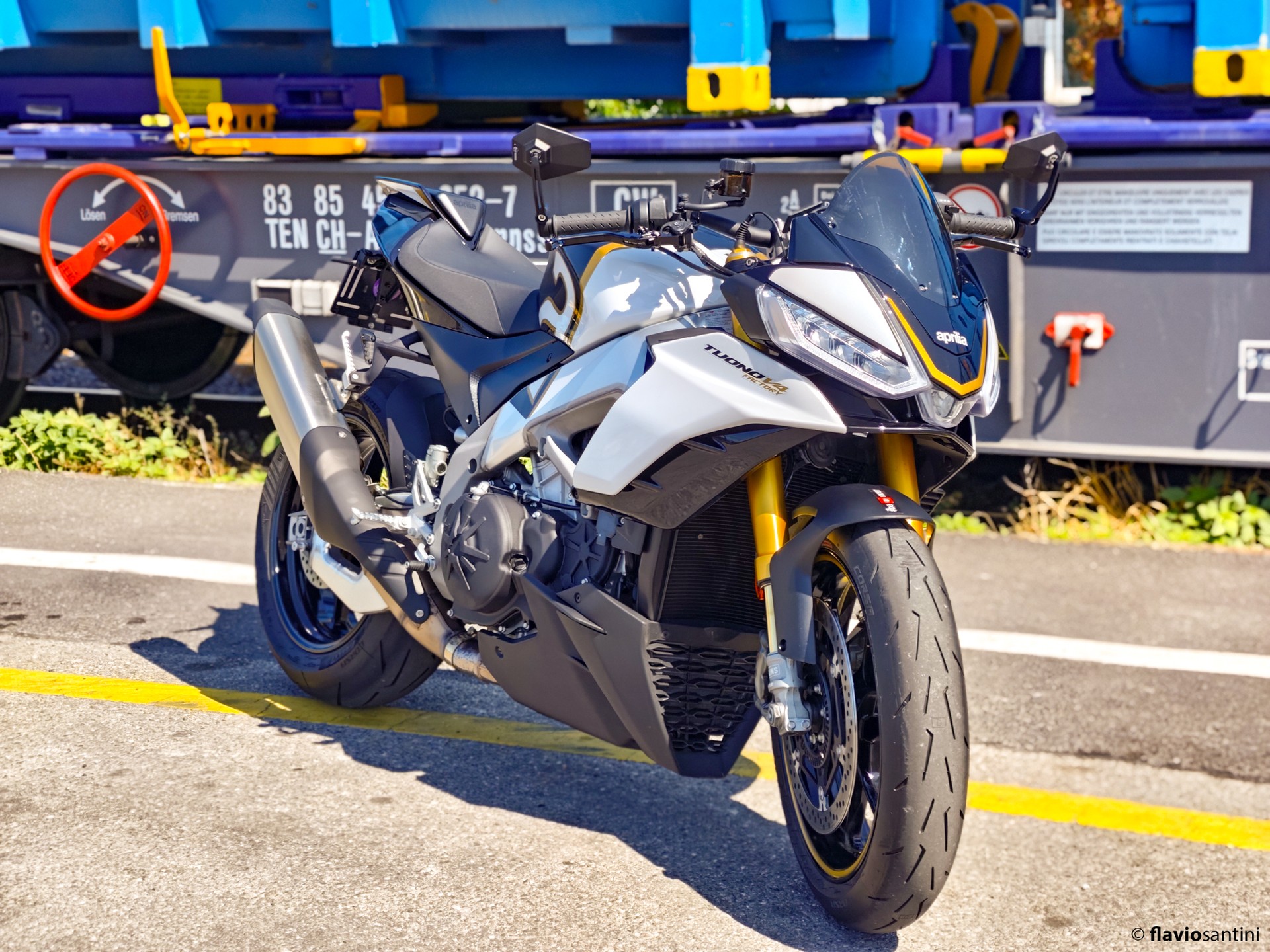 APRILIA Tuono V4 1100 Factory-image-0