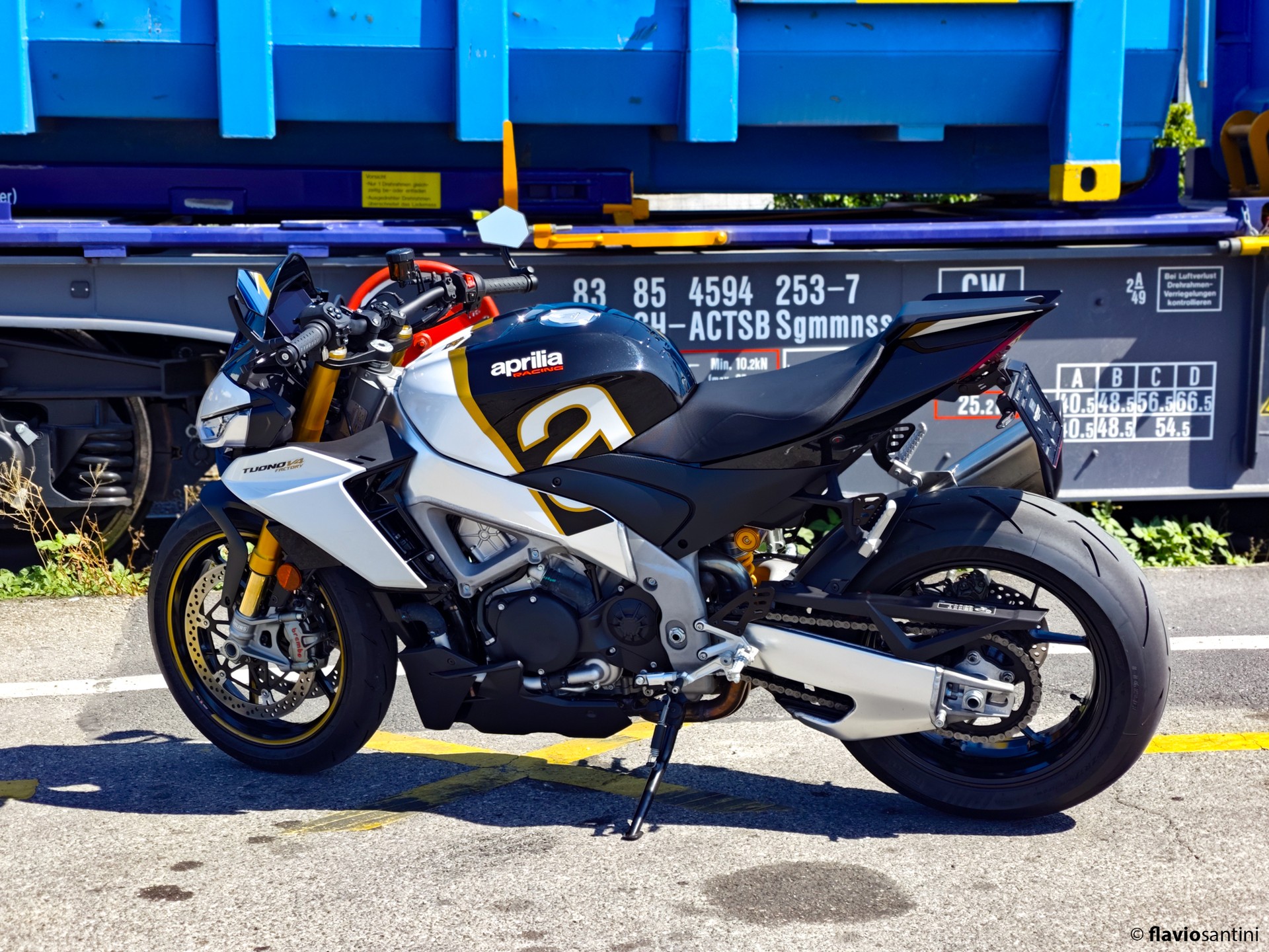 APRILIA Tuono V4 1100 Factory-image-1