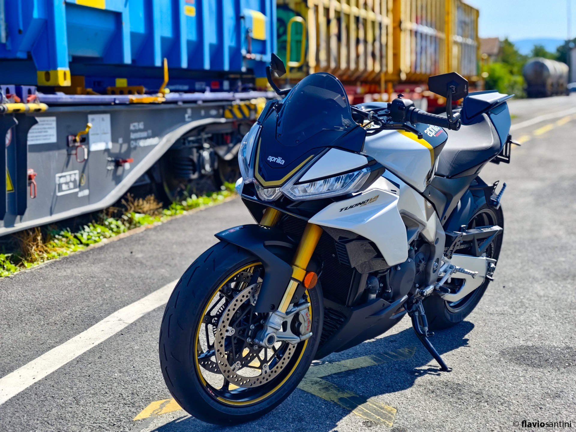APRILIA Tuono V4 1100 Factory-image-4
