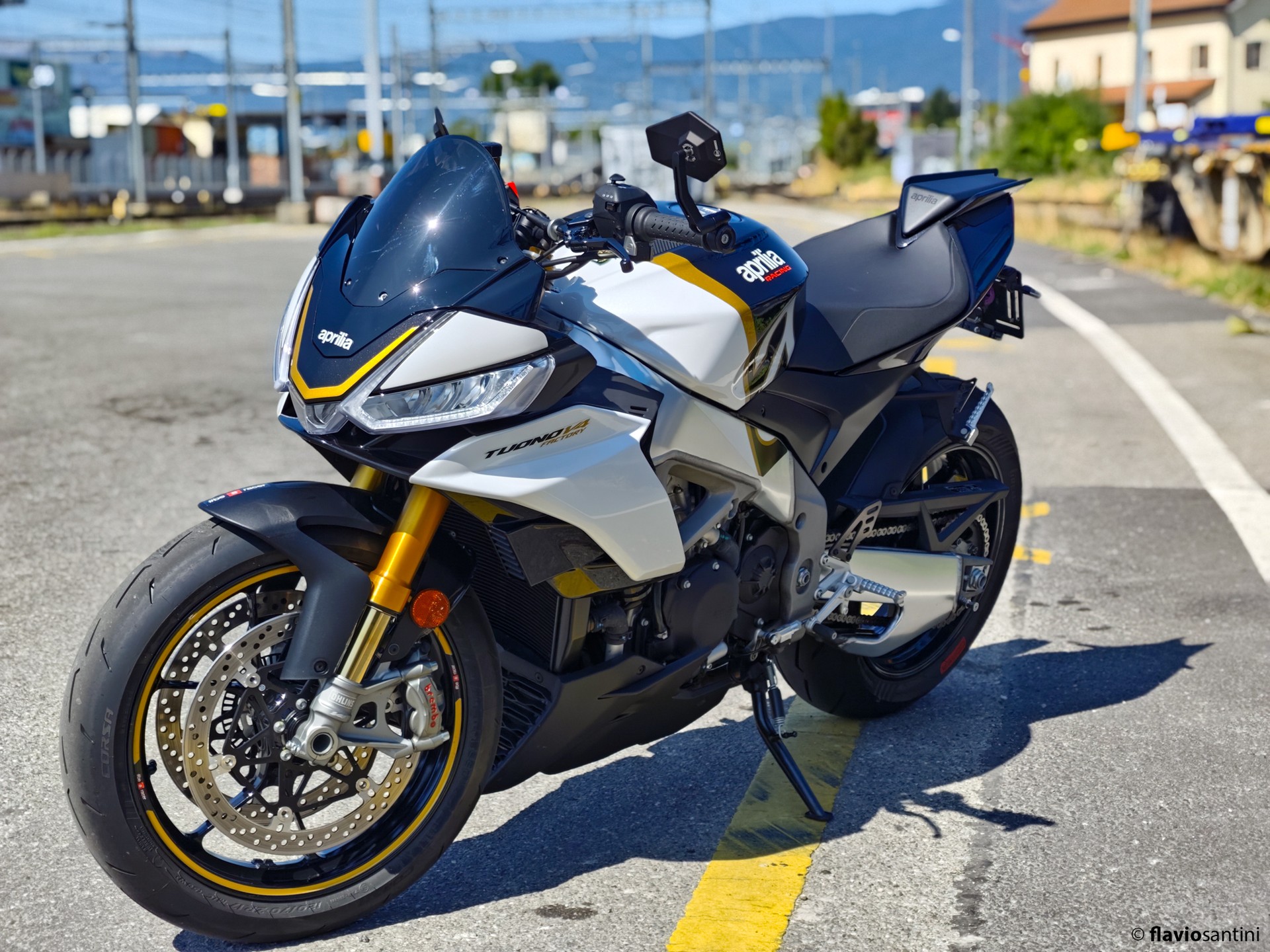 APRILIA Tuono V4 1100 Factory-image-2