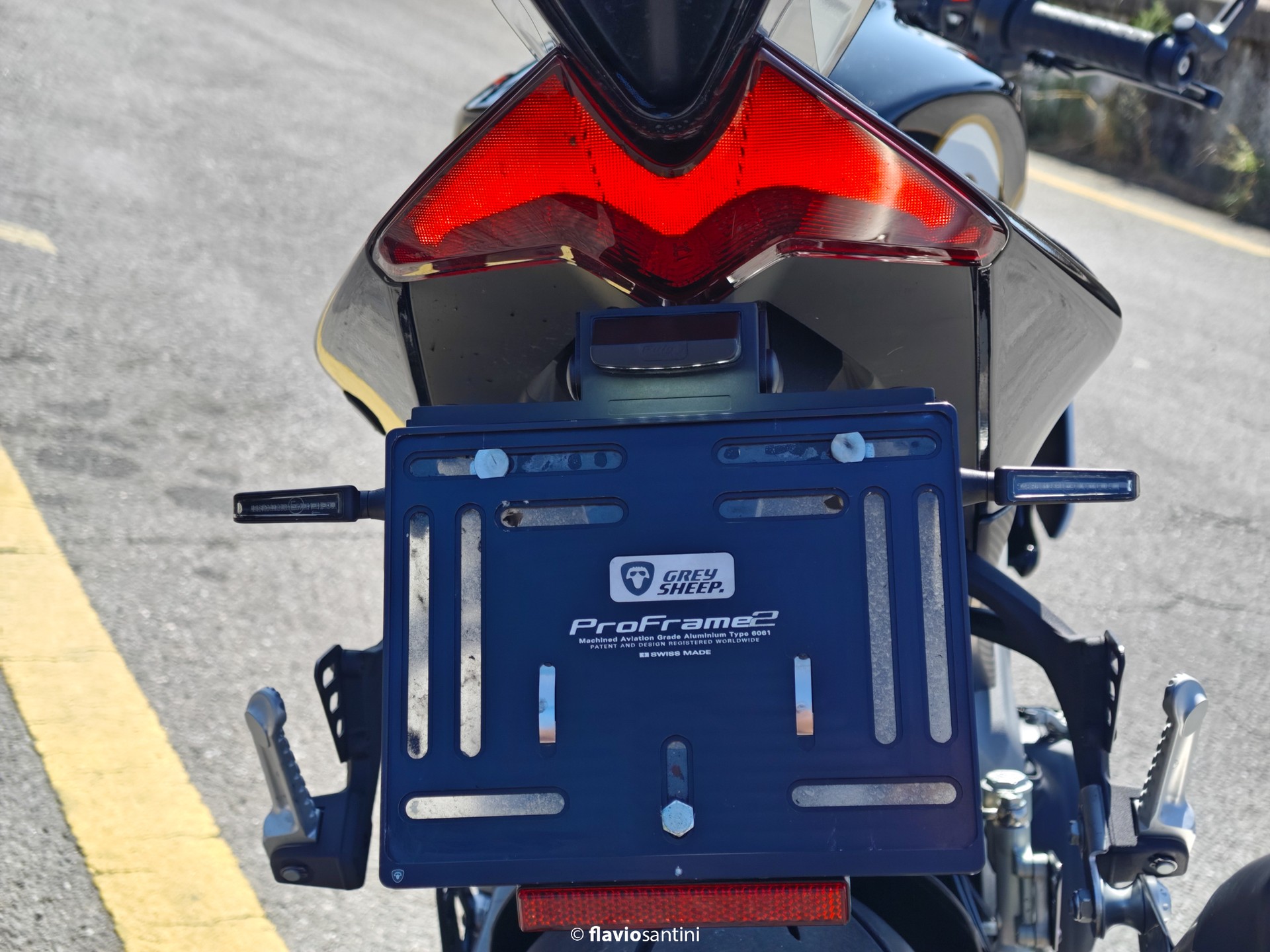 APRILIA Tuono V4 1100 Factory-image-9