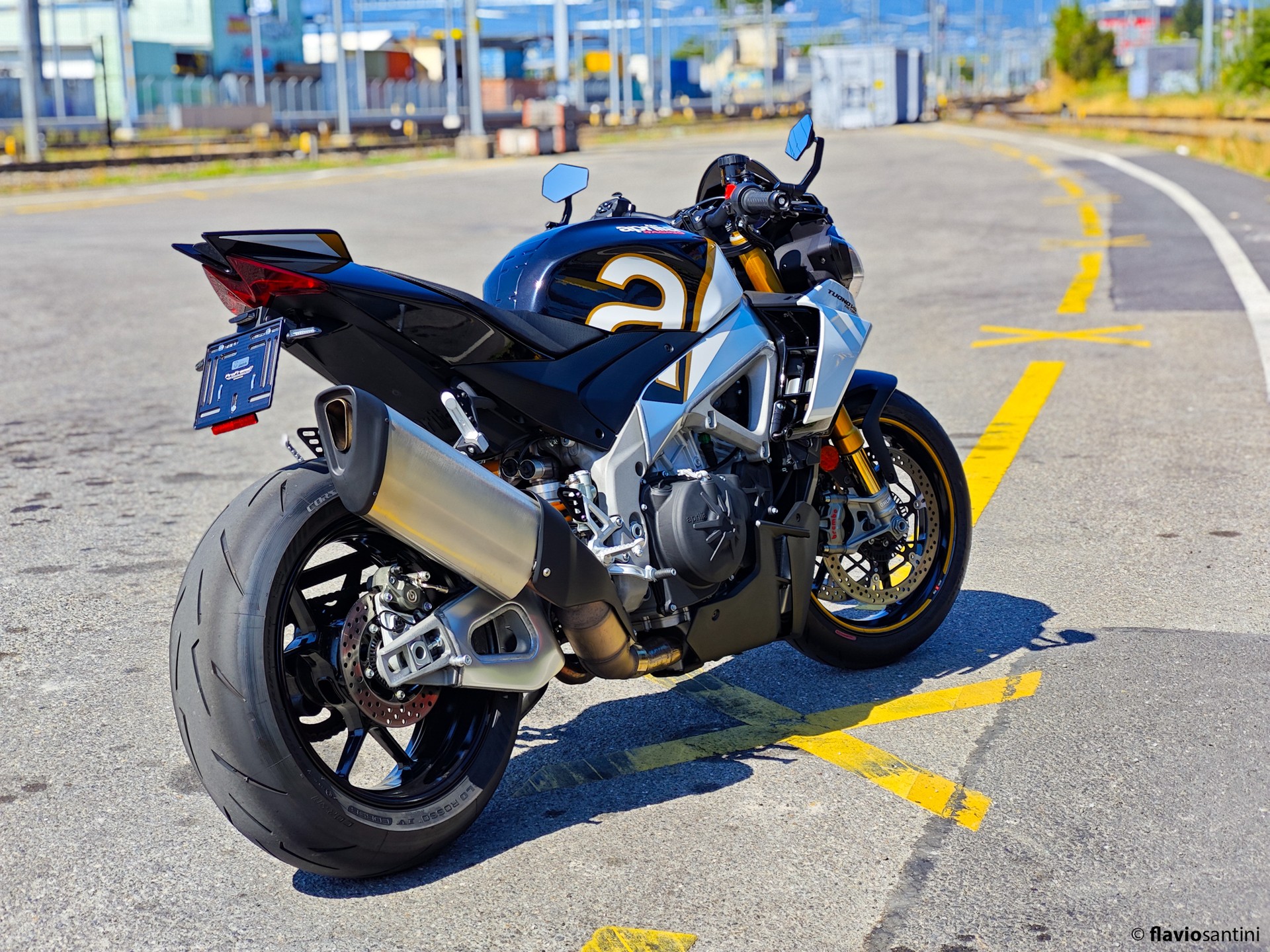APRILIA Tuono V4 1100 Factory-image-3