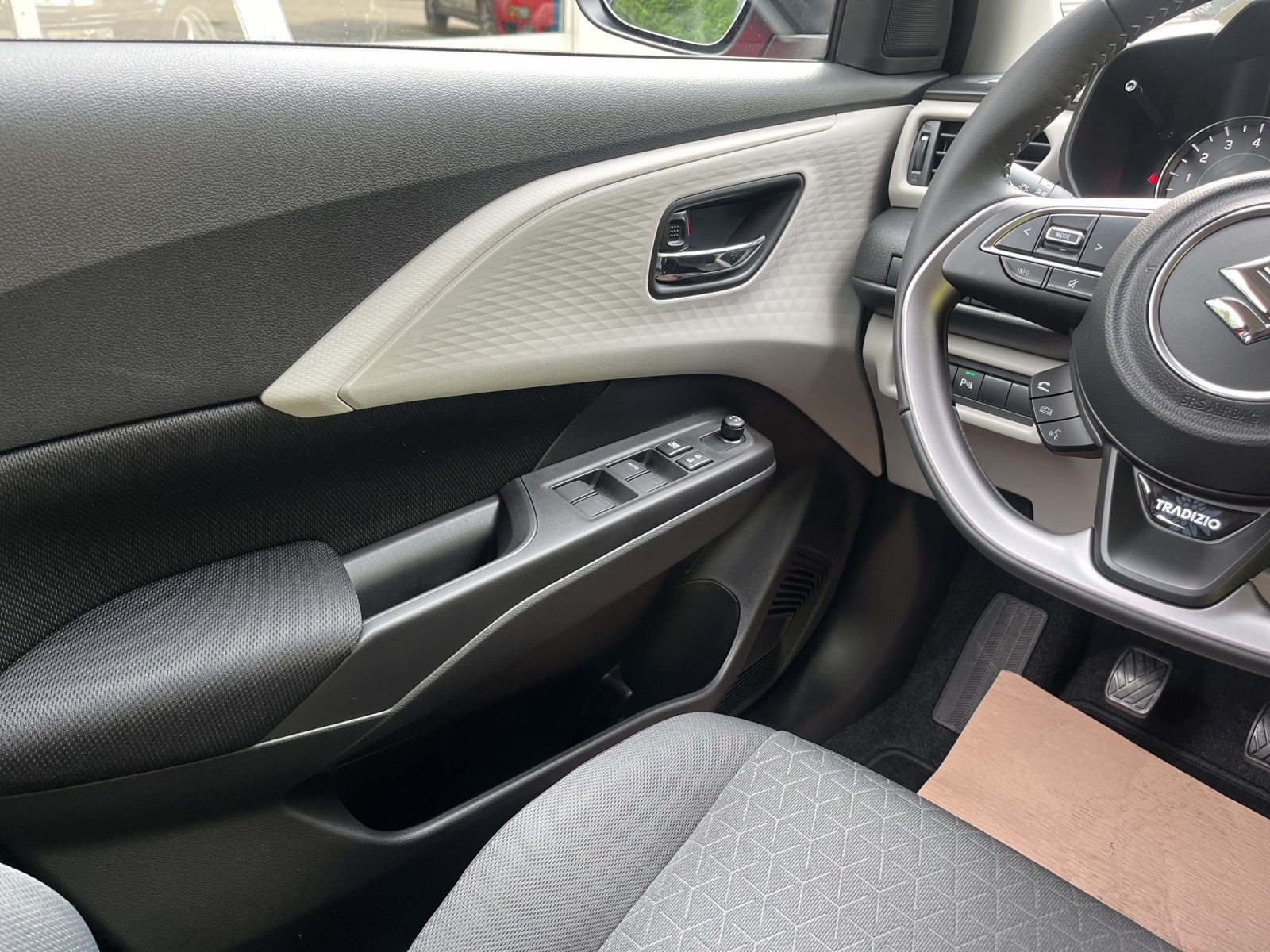 SUZUKI Swift 1.2 Tradizio Hybrid 4x4-image-11