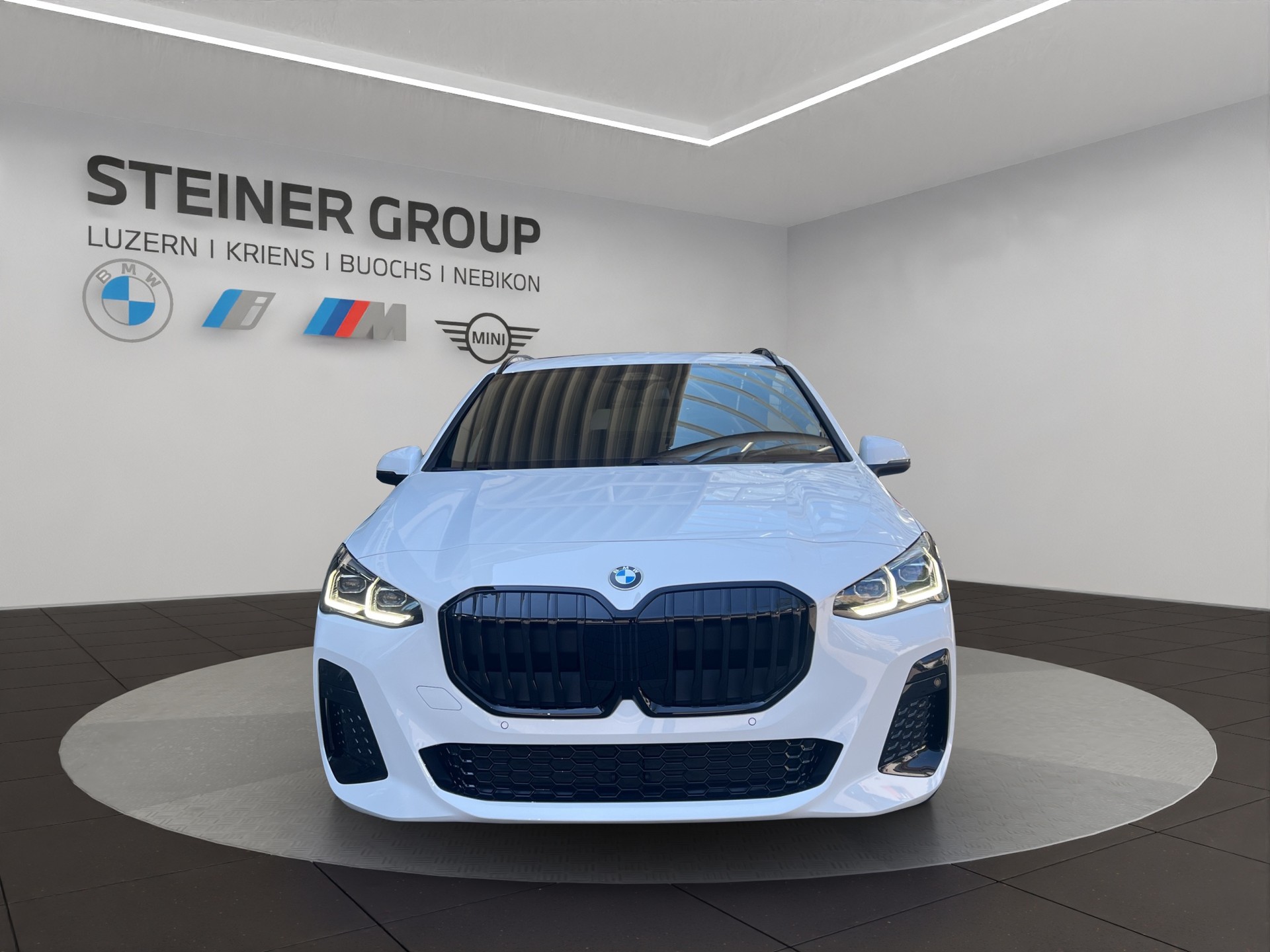 BMW 218d Active Tourer M Sport DKG-showroom-element-1