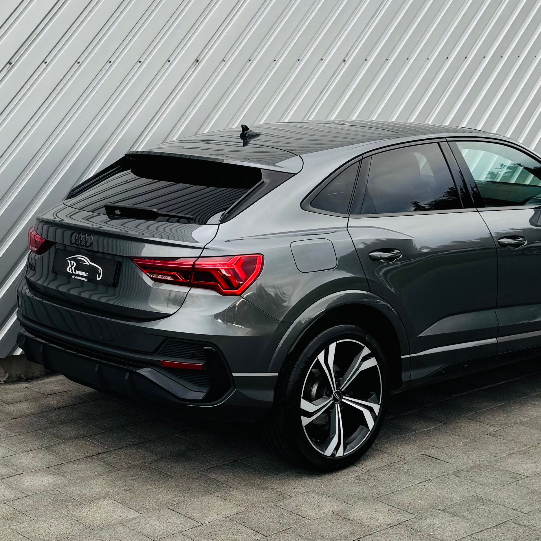 AUDI Q3 35 TFSI S line Attraction S-tronic-showroom-element-3
