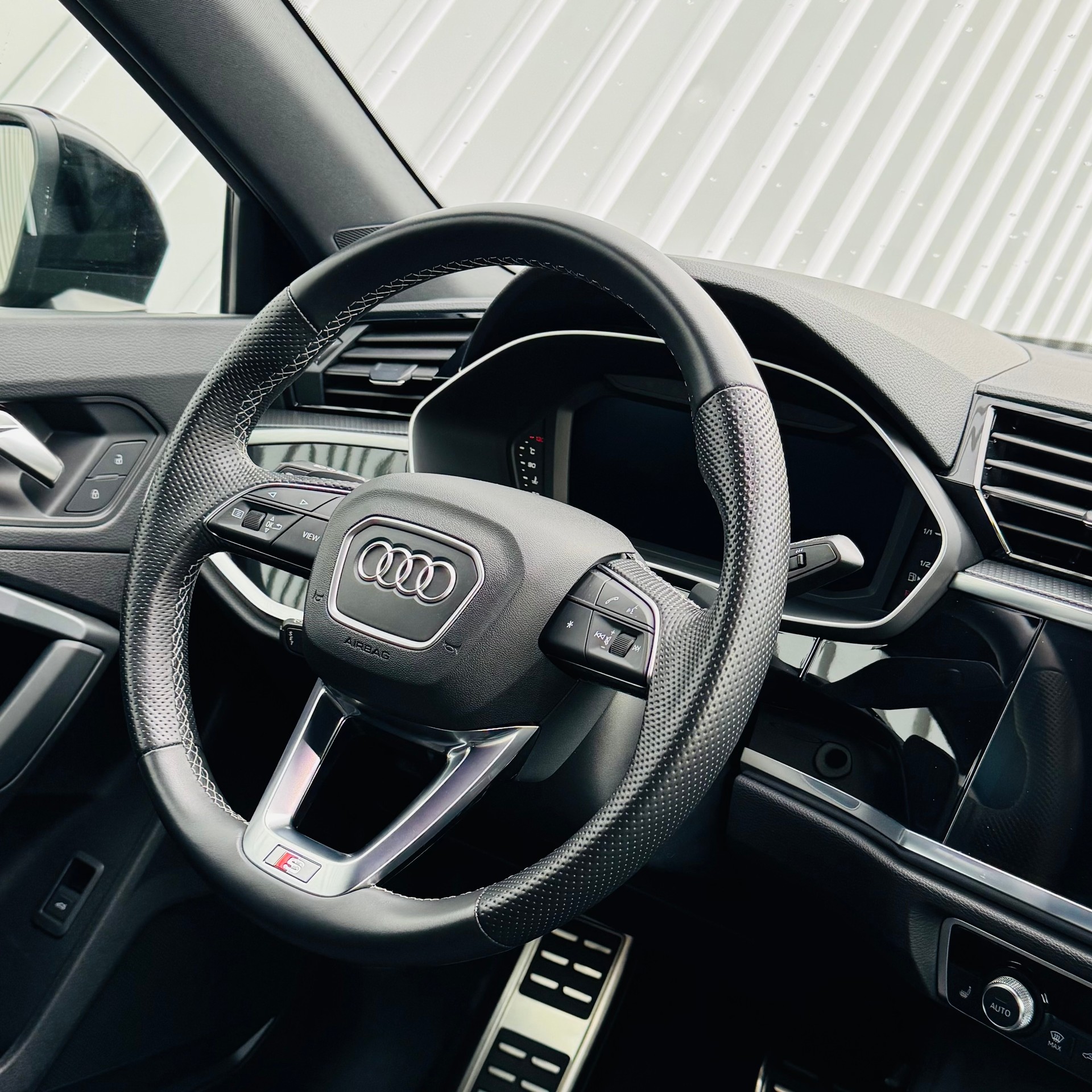 AUDI Q3 35 TFSI S line Attraction S-tronic-image-18