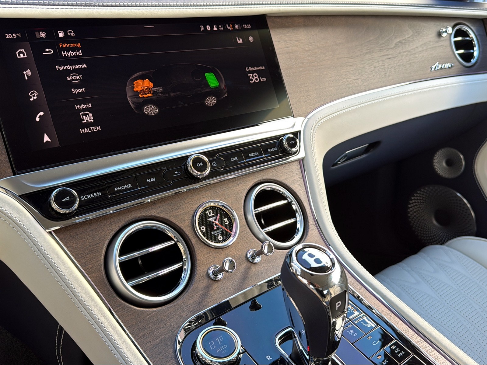 BENTLEY GT V8 Hybrid Azure-image-14