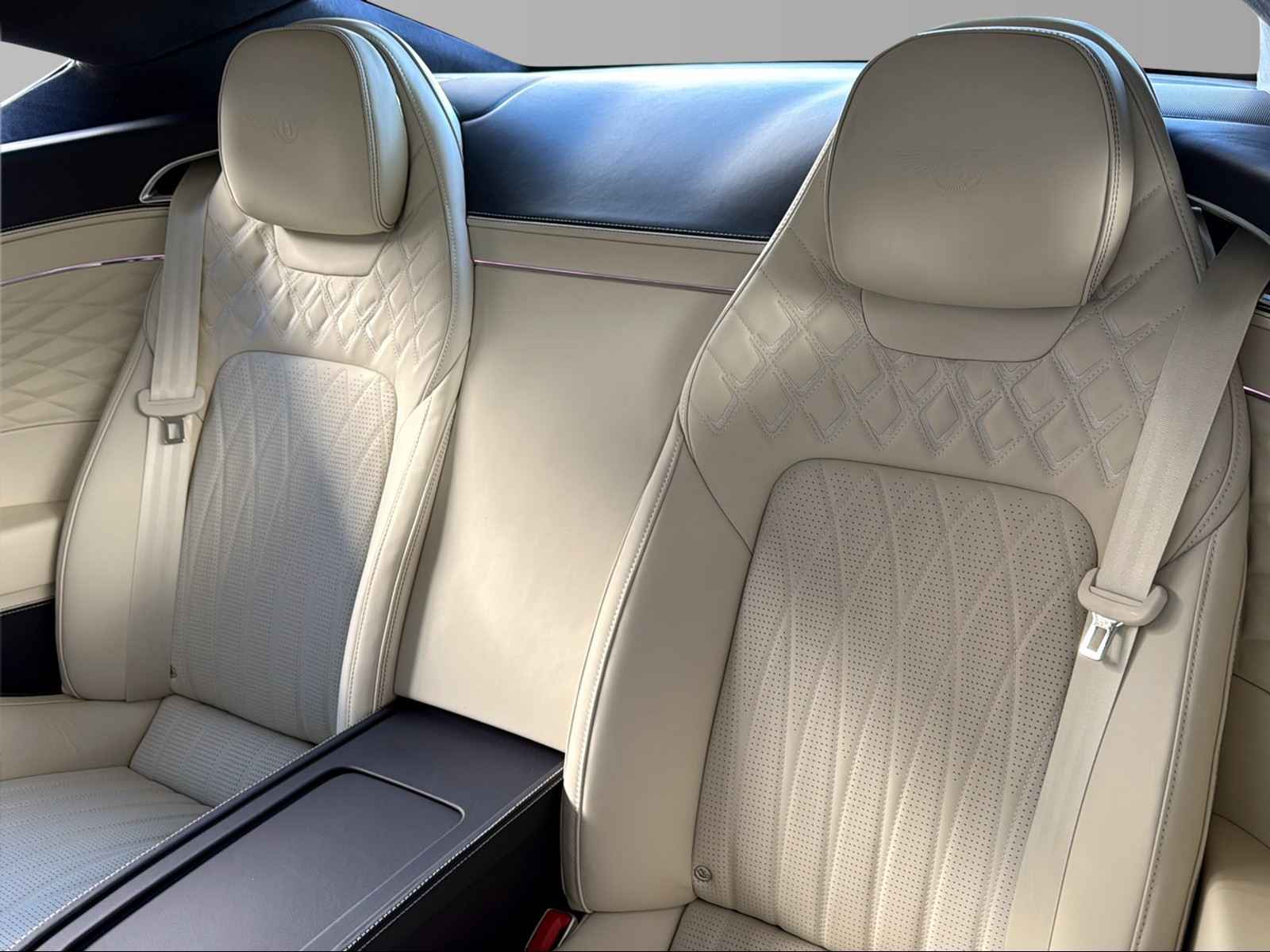 BENTLEY GT V8 Hybrid Azure-image-6