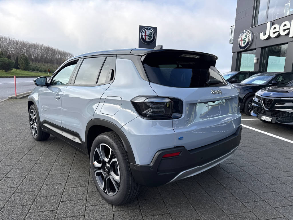 JEEP Avenger Summit-showroom-element-1