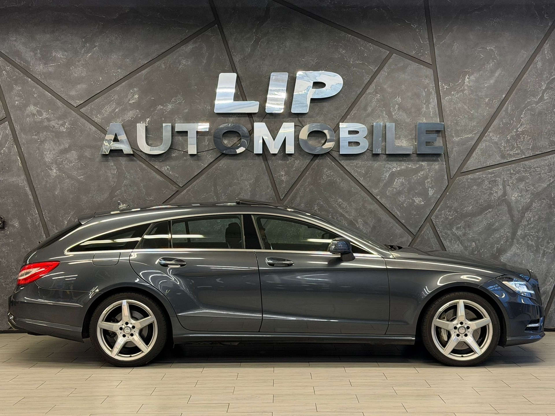 MERCEDES-BENZ CLS Shooting Brake 500 Executive 4Matic 7G-Tronic AMG-Line-showroom-element-3
