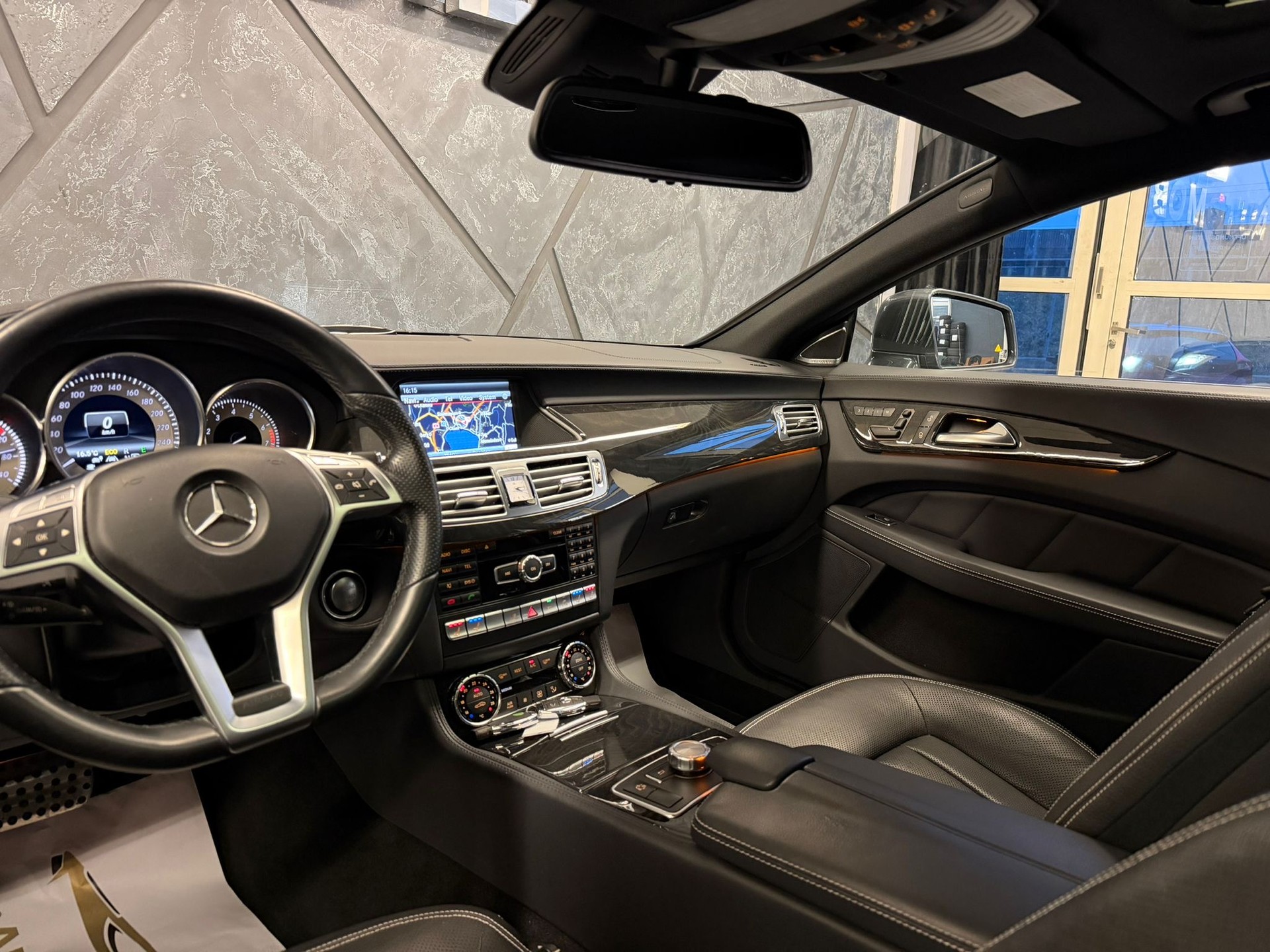 MERCEDES-BENZ CLS Shooting Brake 500 Executive 4Matic 7G-Tronic AMG-Line-image-9