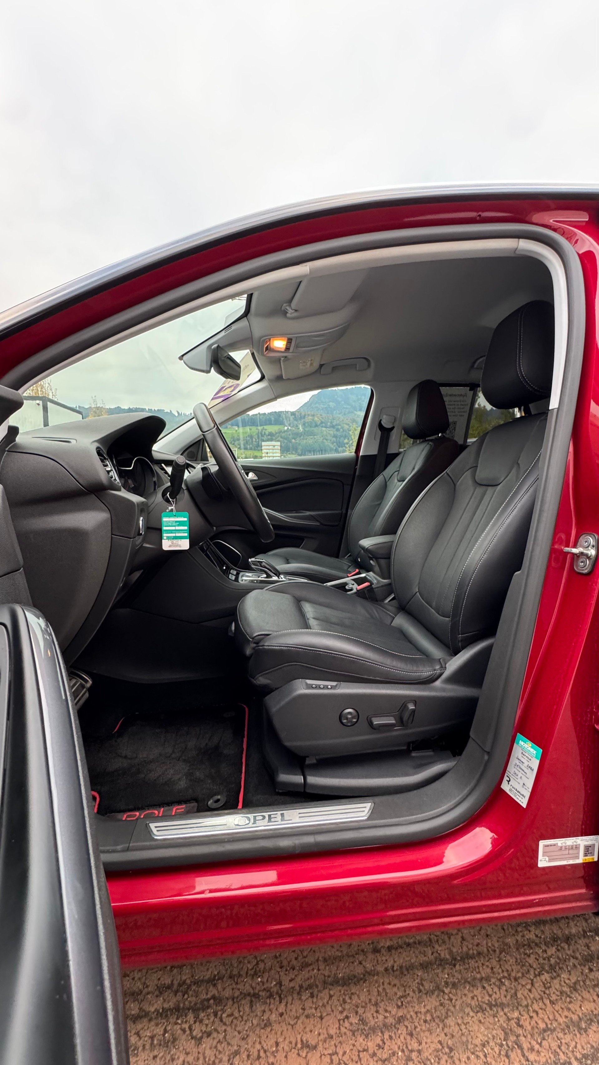 OPEL Grandland X 1.6 Hybrid4 Ultimate Automatik-image-10