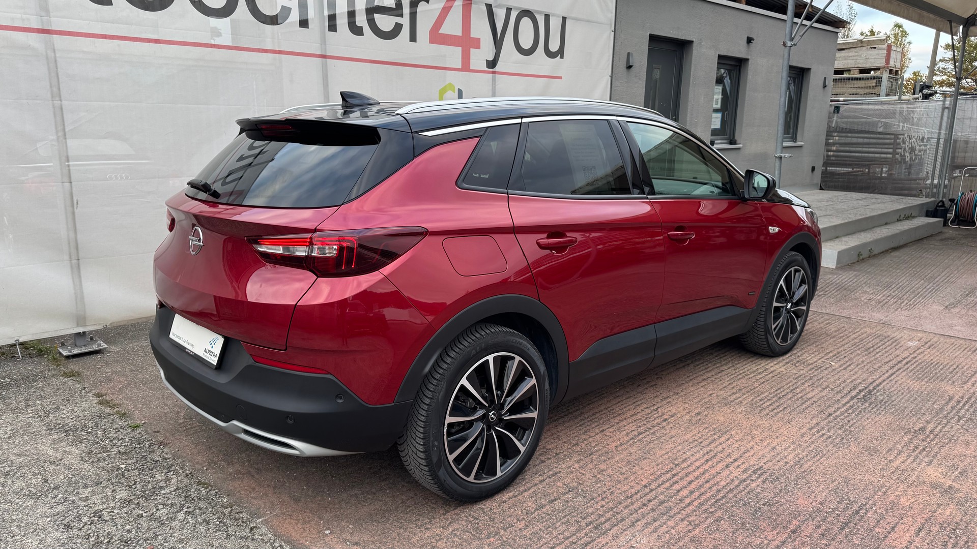 OPEL Grandland X 1.6 Hybrid4 Ultimate Automatik-image-5