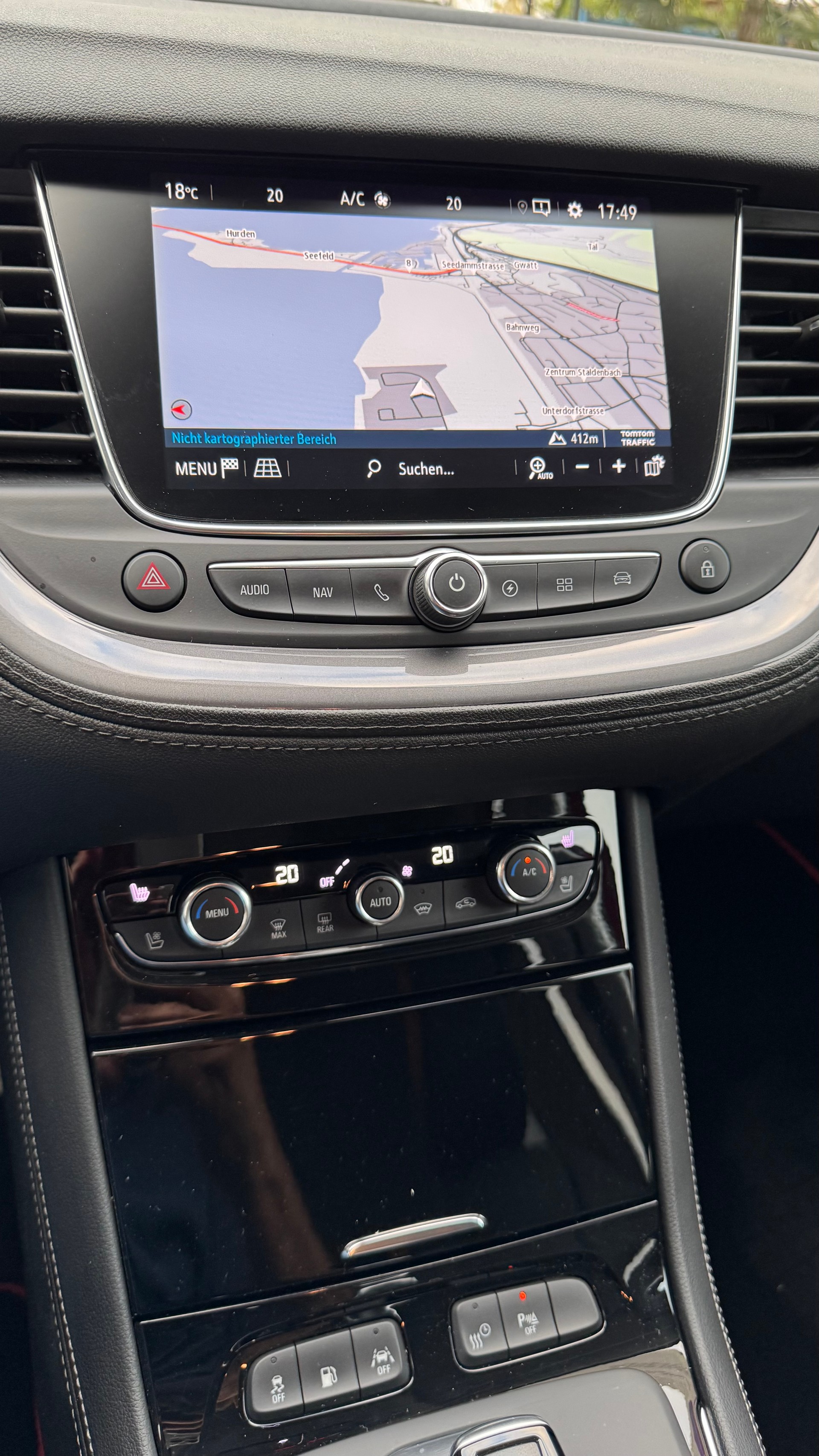 OPEL Grandland X 1.6 Hybrid4 Ultimate Automatik-image-13