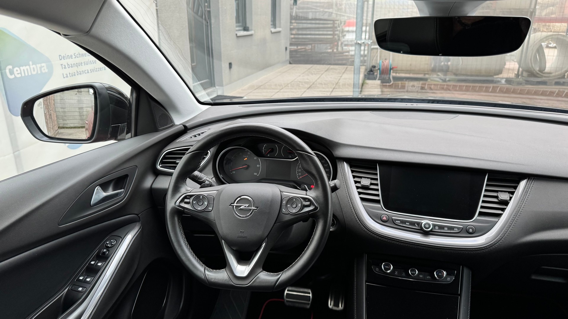 OPEL Grandland X 1.6 Hybrid4 Ultimate Automatik-image-12