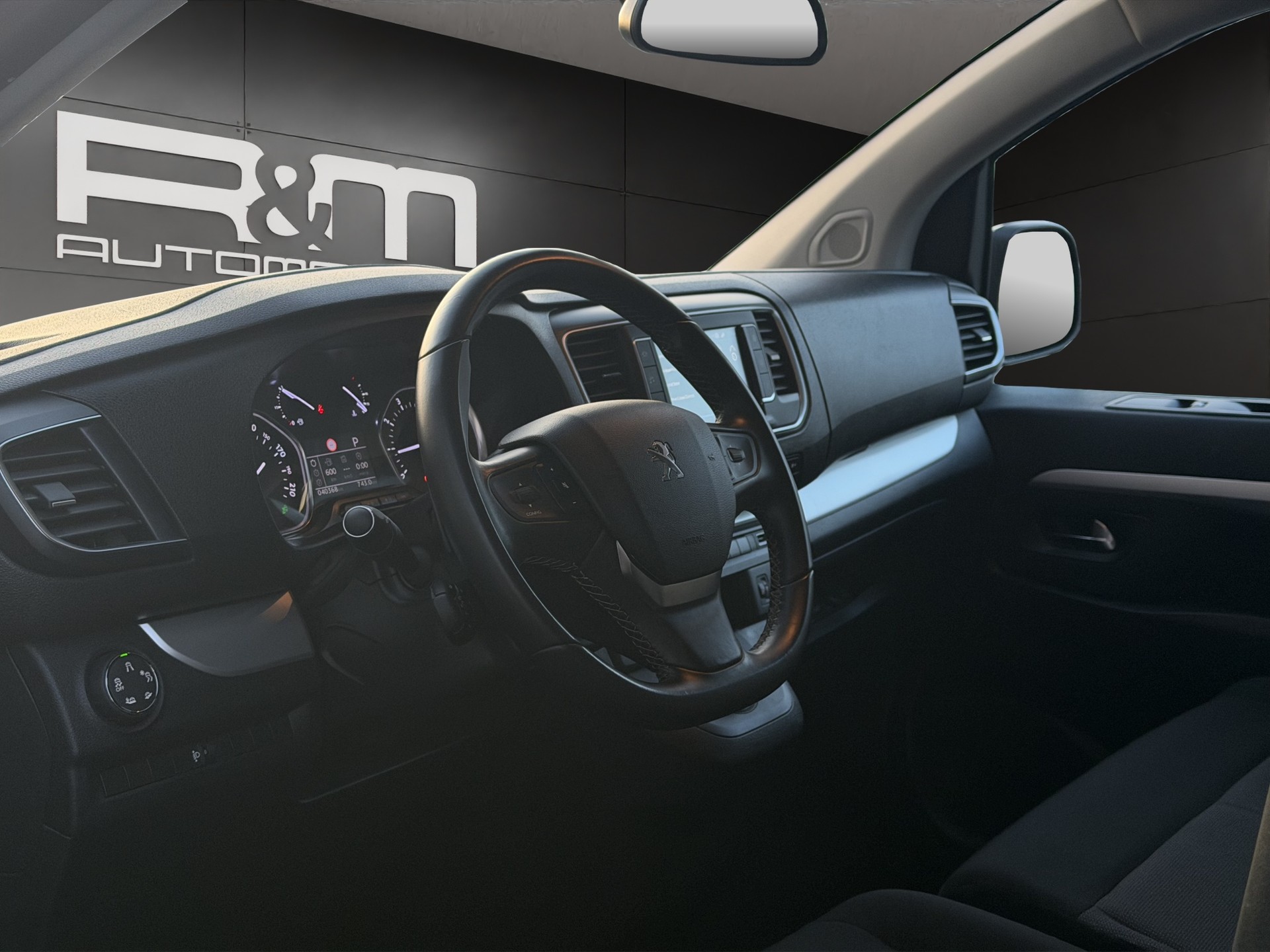PEUGEOT Traveller 2.0 BlueHDi Business Standard EAT8-image-9