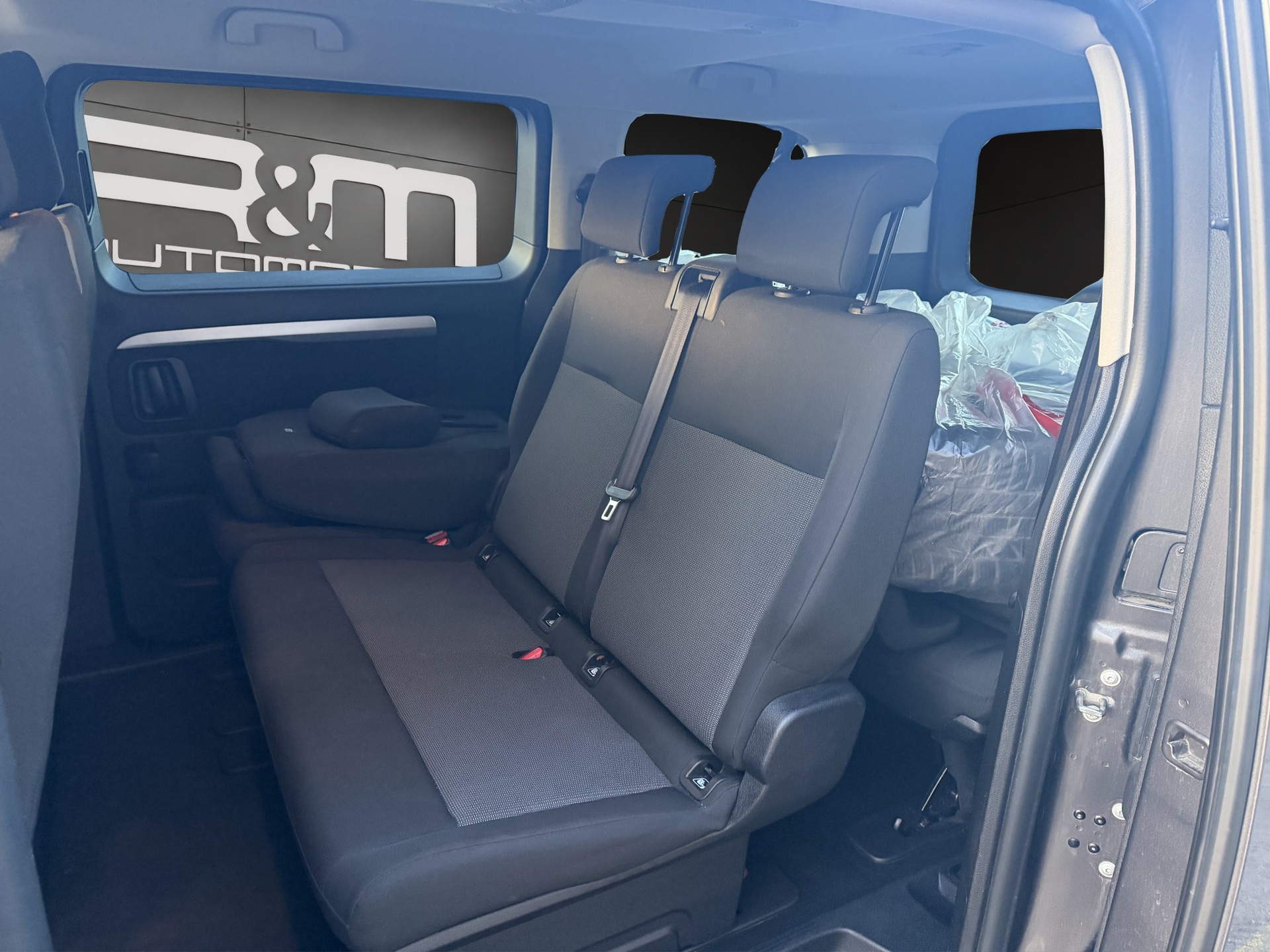 PEUGEOT Traveller 2.0 BlueHDi Business Standard EAT8-image-6