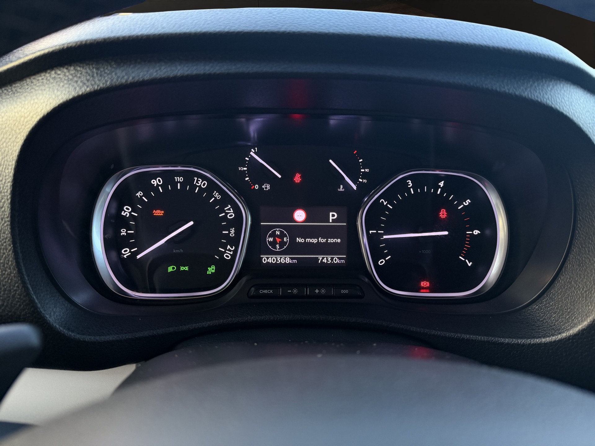 PEUGEOT Traveller 2.0 BlueHDi Business Standard EAT8-image-5