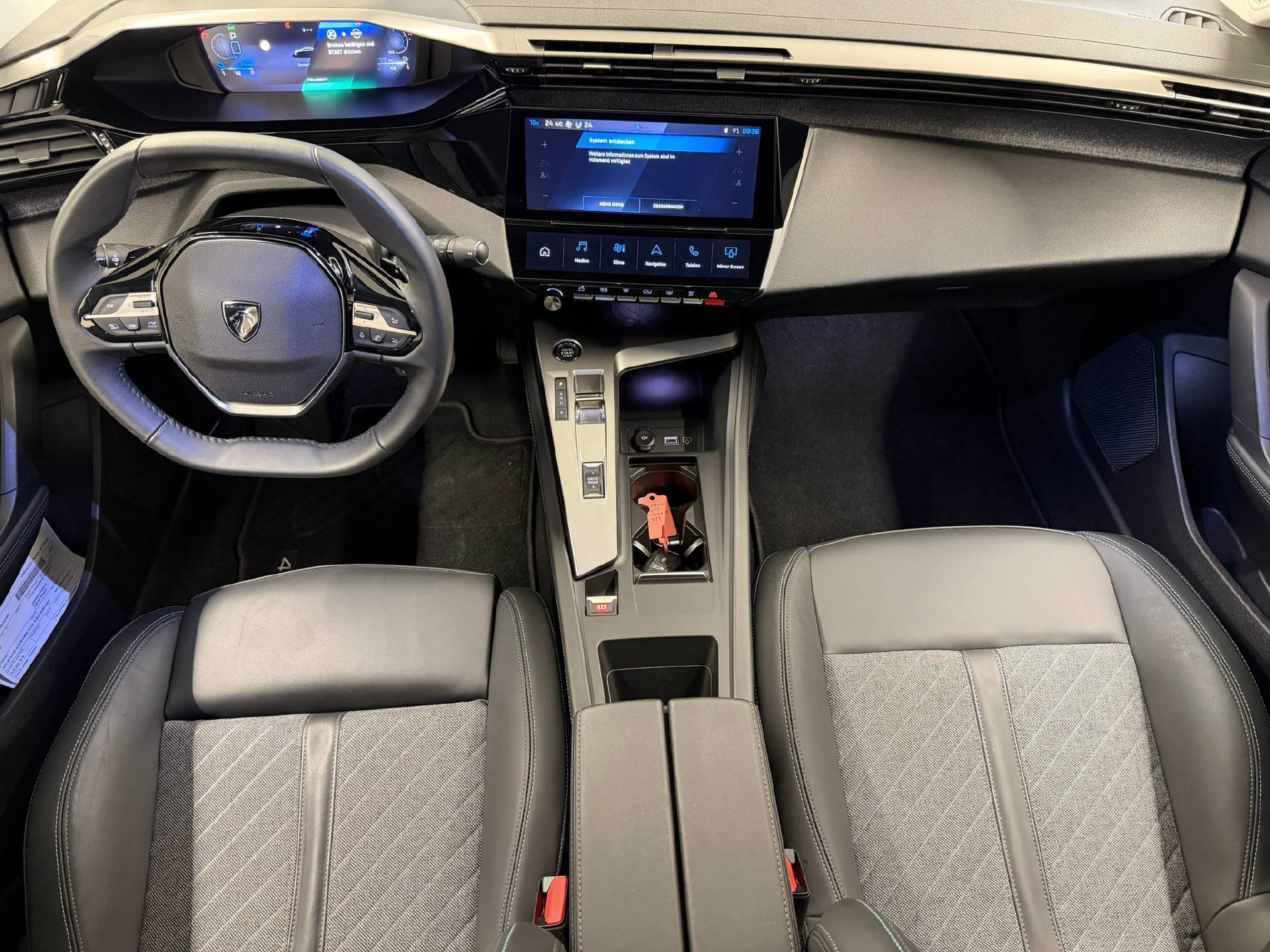 PEUGEOT 408 1.6 PHEV 180 Allure-image-7