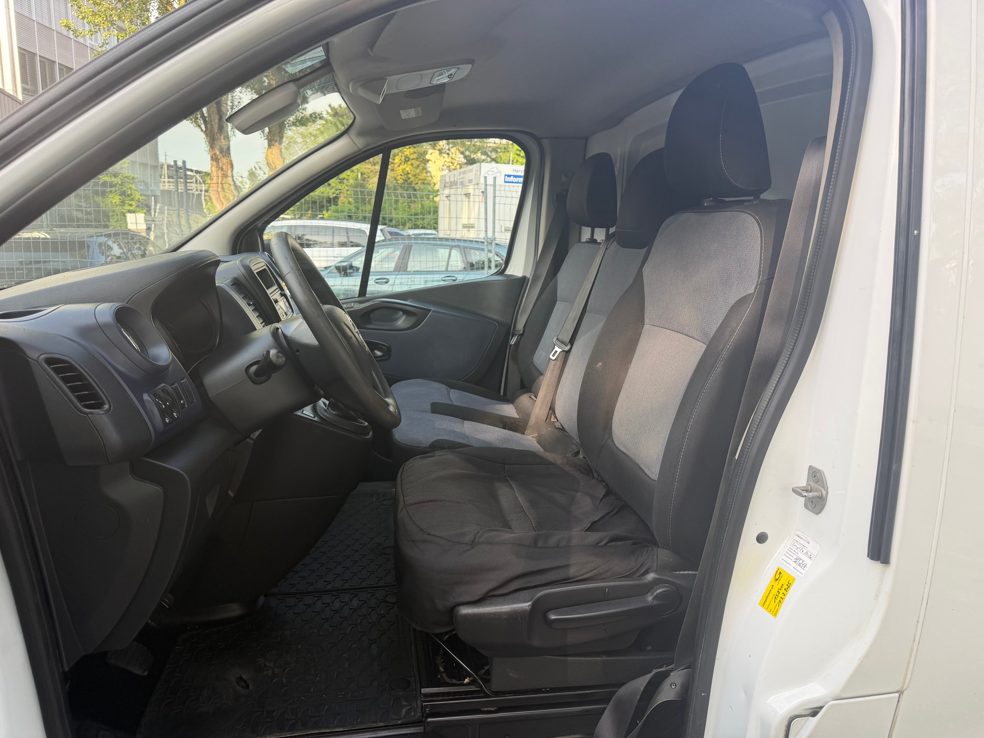 OPEL Vivaro 1.6 CDTI 2.9t L2H1 ** 03x Sitzplatze ** 02x Airbag ** Nutzlast 1090Kg ** Frisch Ab MFK-image-2