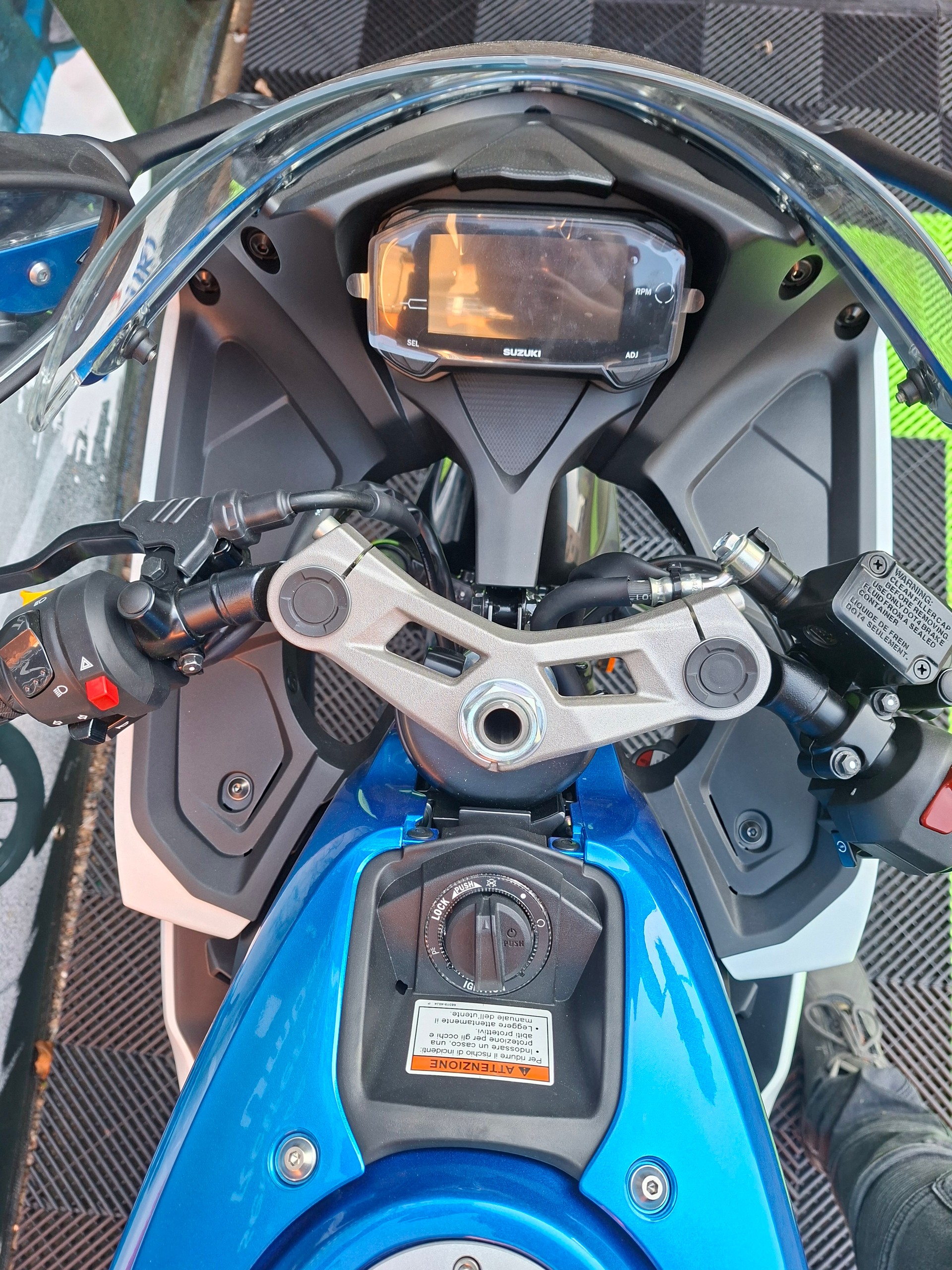SUZUKI GSX-R 125-image-14