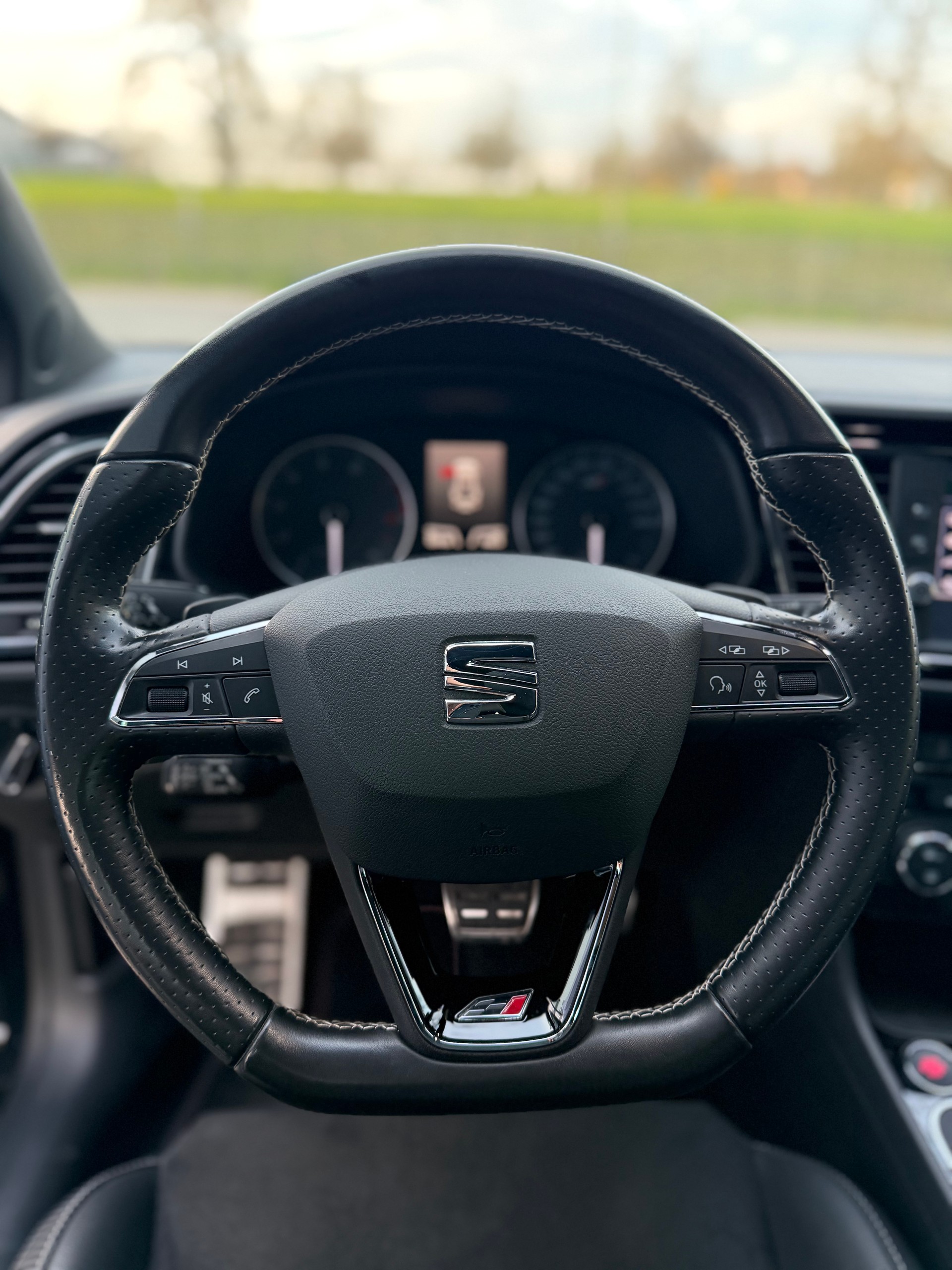 SEAT Leon ST 2.0 TSI Cupra 300 4 Drive DSG / Frisch ab MFK / Frisch ab Service / 36 Monate Garantie exkl. / 8 Fach / LED / ACC /-image-12