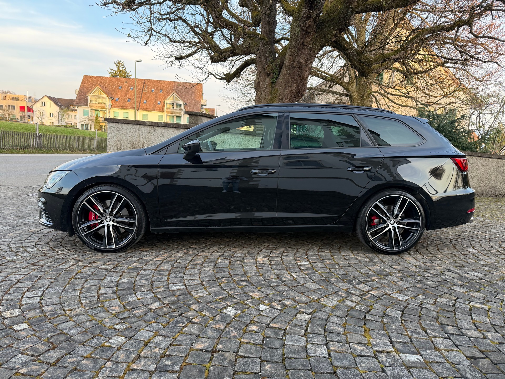 SEAT Leon ST 2.0 TSI Cupra 300 4 Drive DSG / Frisch ab MFK / Frisch ab Service / 36 Monate Garantie exkl. / 8 Fach / LED / ACC /-image-7