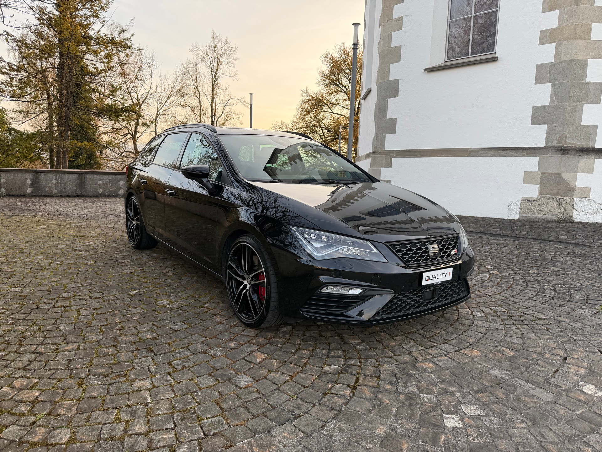 SEAT Leon ST 2.0 TSI Cupra 300 4 Drive DSG / Frisch ab MFK / Frisch ab Service / 36 Monate Garantie exkl. / 8 Fach / LED / ACC /-image-2