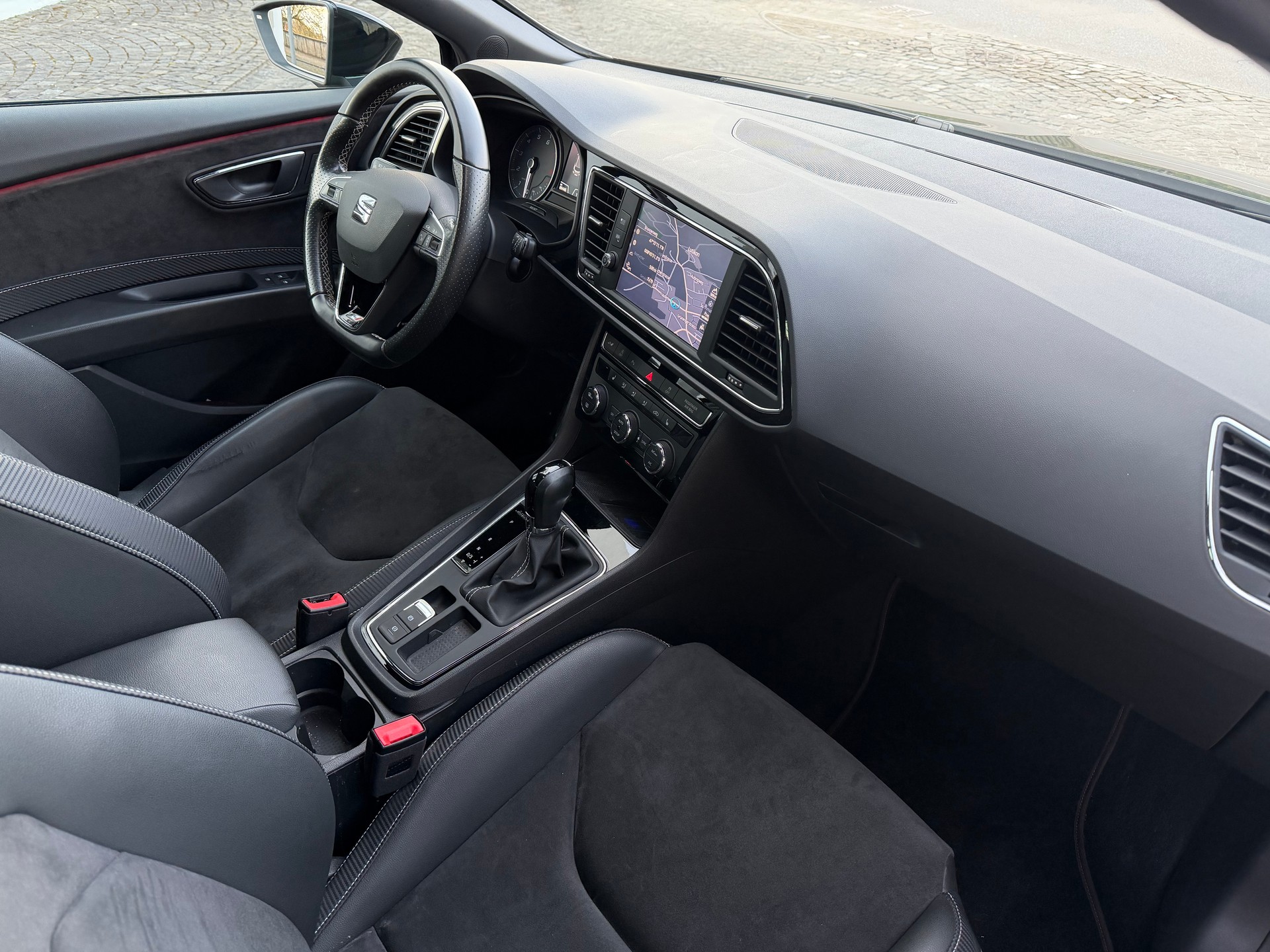 SEAT Leon ST 2.0 TSI Cupra 300 4 Drive DSG / Frisch ab MFK / Frisch ab Service / 36 Monate Garantie exkl. / 8 Fach / LED / ACC /-image-9