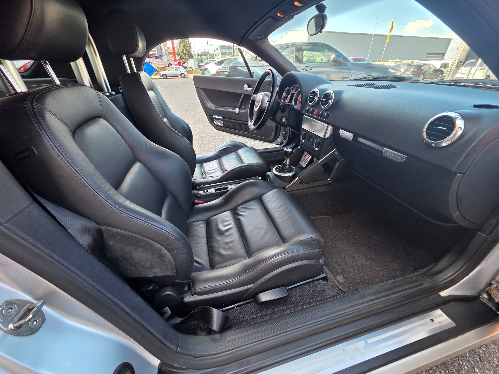 AUDI TT Roadster 1.8 T quattro-image-10