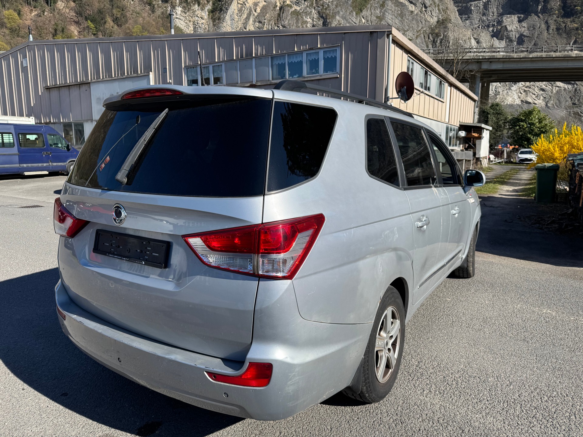 KGM-SsangYong Rodius SV200 e-XDi Sapphire 4WD E-Tronic-image-5