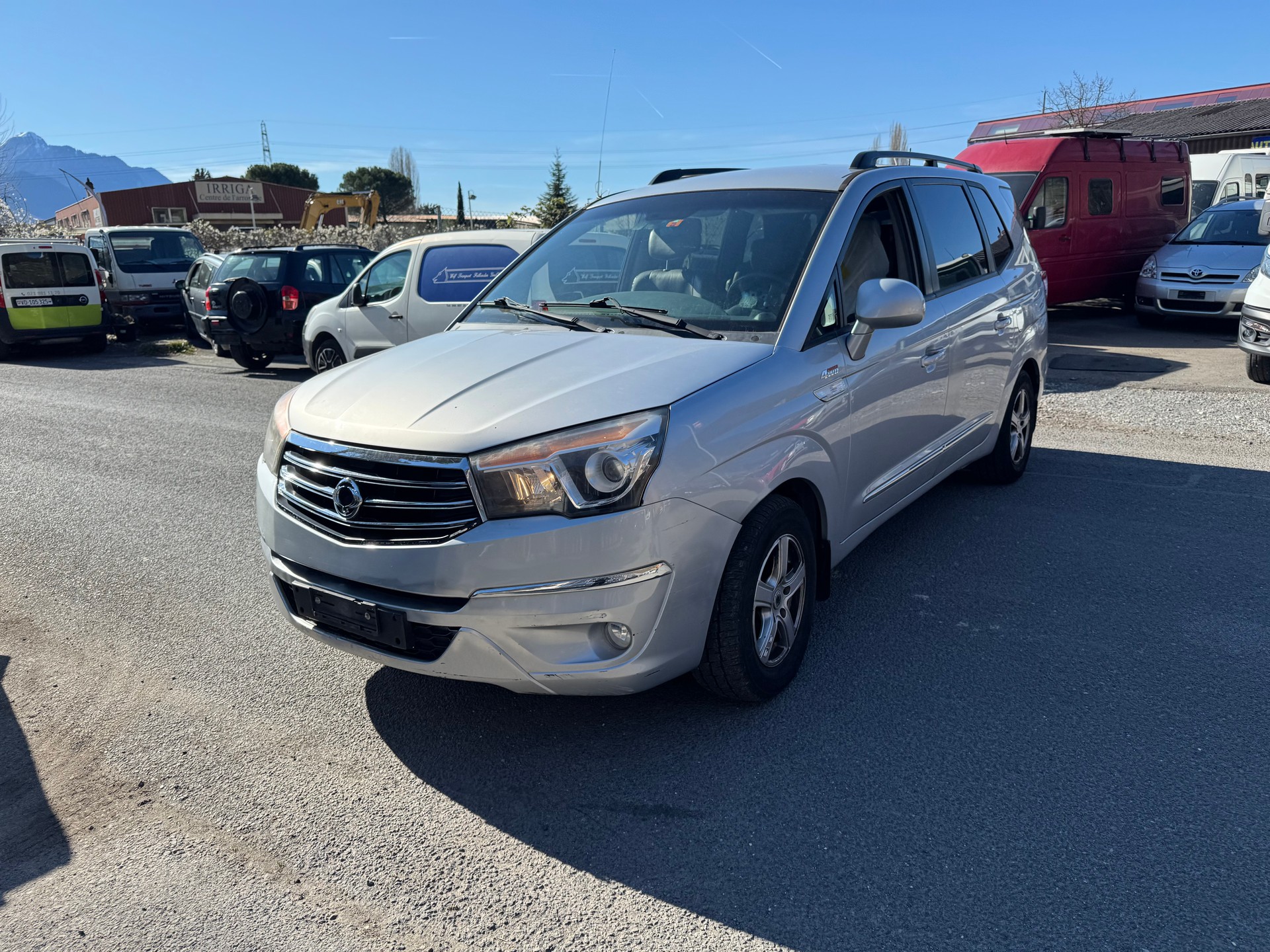 KGM-SsangYong Rodius SV200 e-XDi Sapphire 4WD E-Tronic-image-2