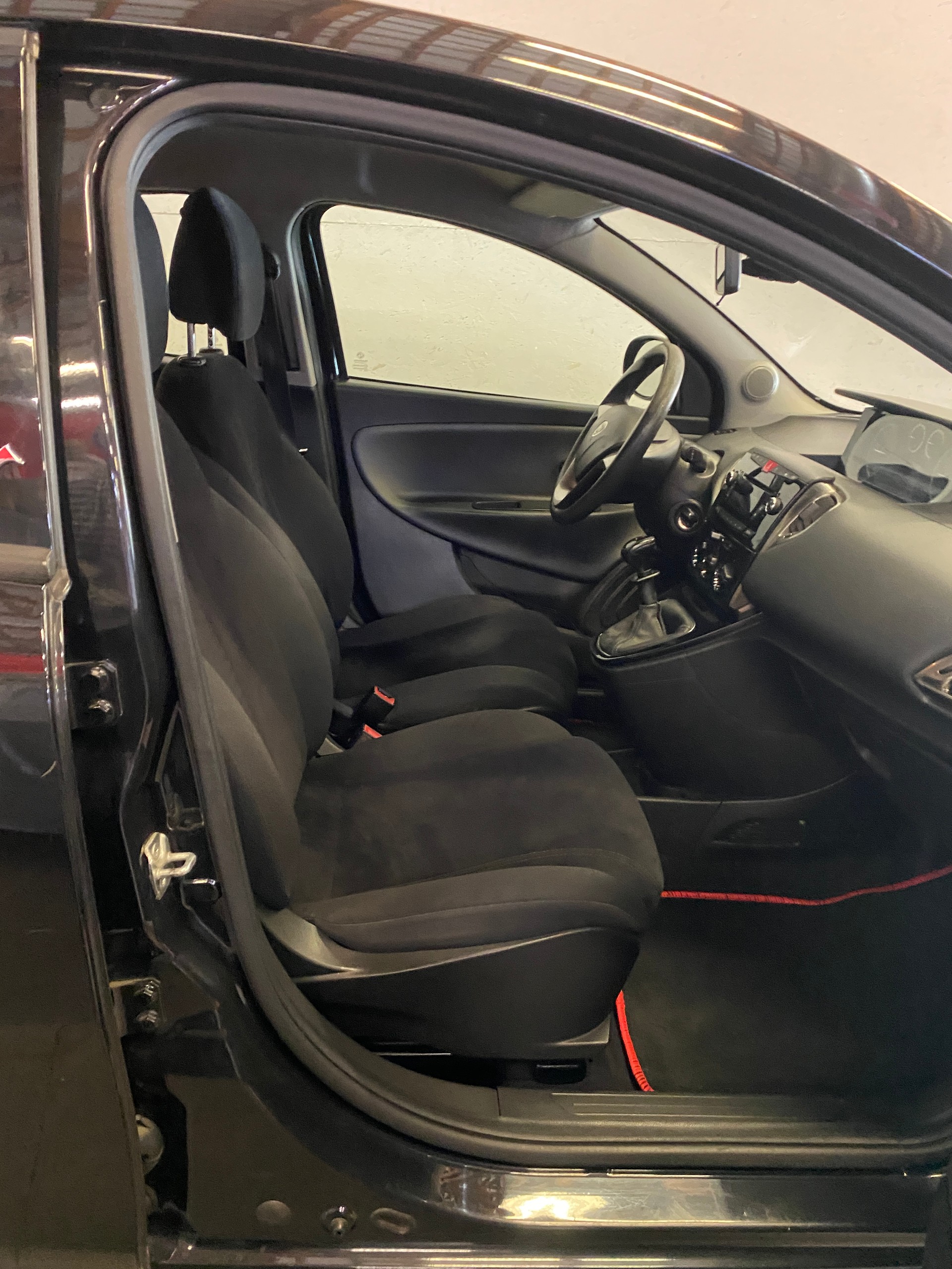 LANCIA Ypsilon 1.2 Platinum-image-8