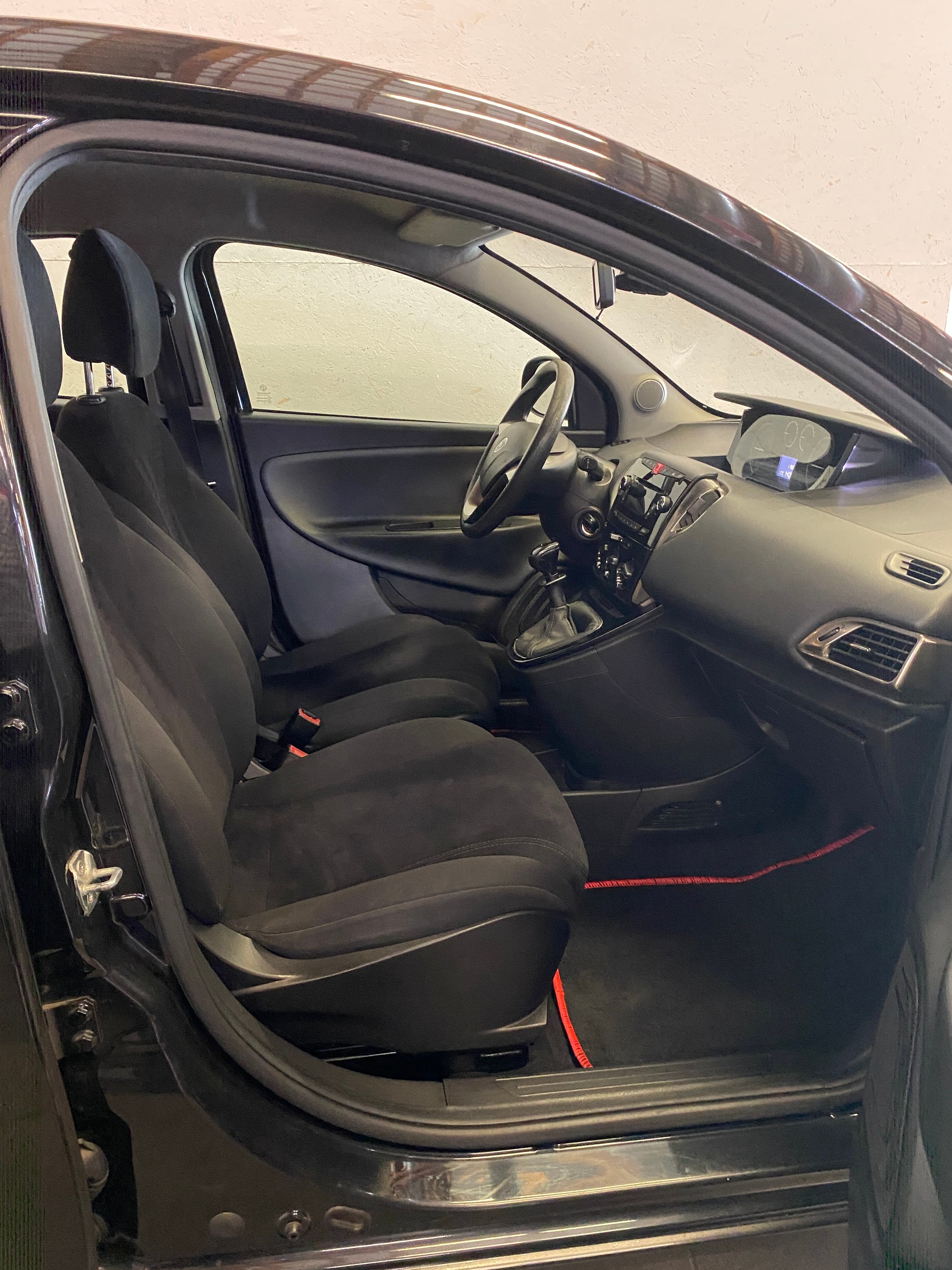 LANCIA Ypsilon 1.2 Platinum-image-6