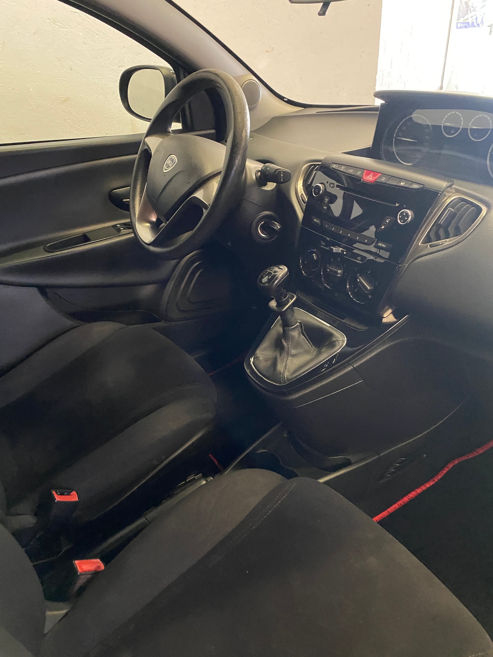 LANCIA Ypsilon 1.2 Platinum-image-9