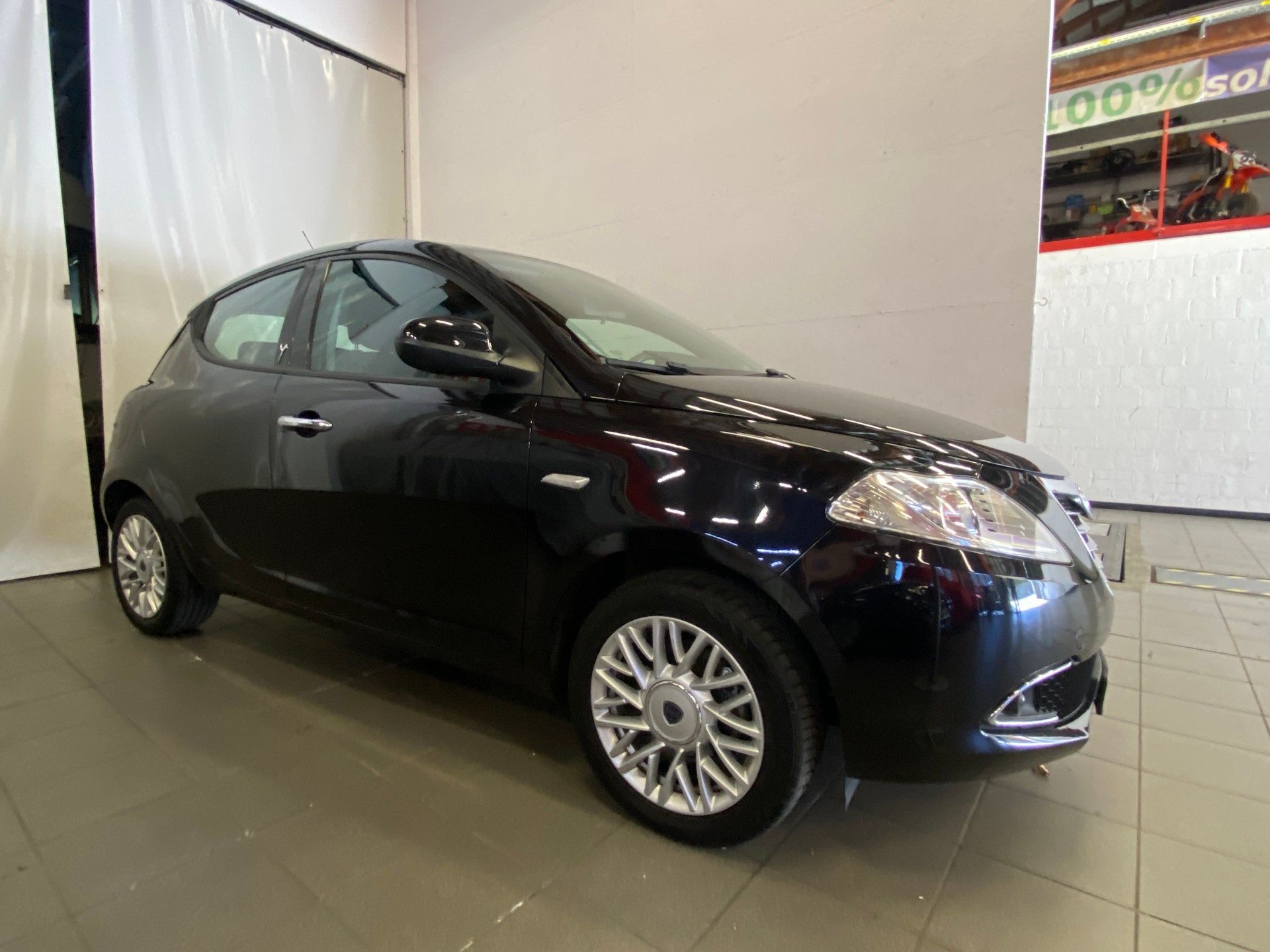 LANCIA Ypsilon 1.2 Platinum-image-2