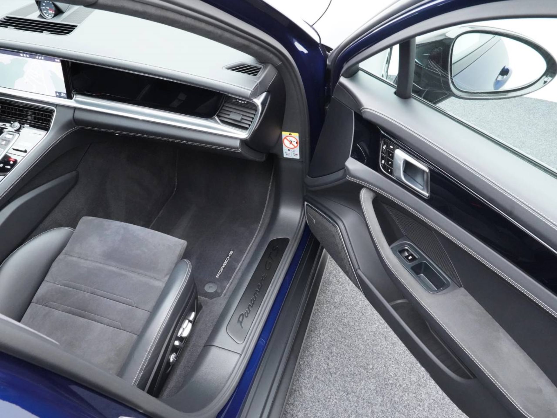 PORSCHE Panamera GTS Sport Turismo-image-23
