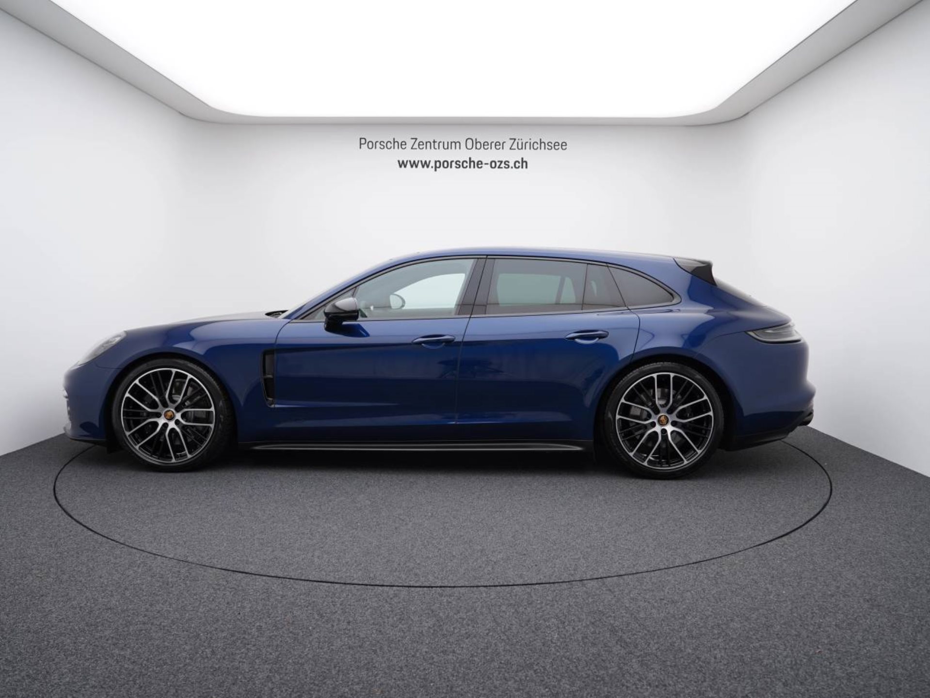 PORSCHE Panamera GTS Sport Turismo-showroom-element-1