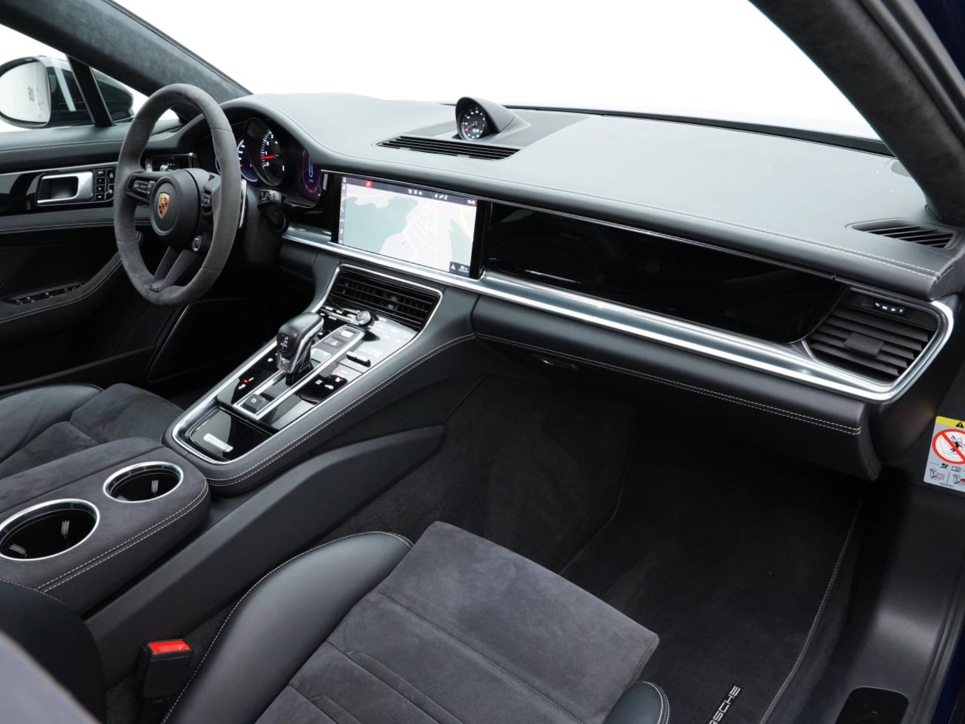 PORSCHE Panamera GTS Sport Turismo-image-24