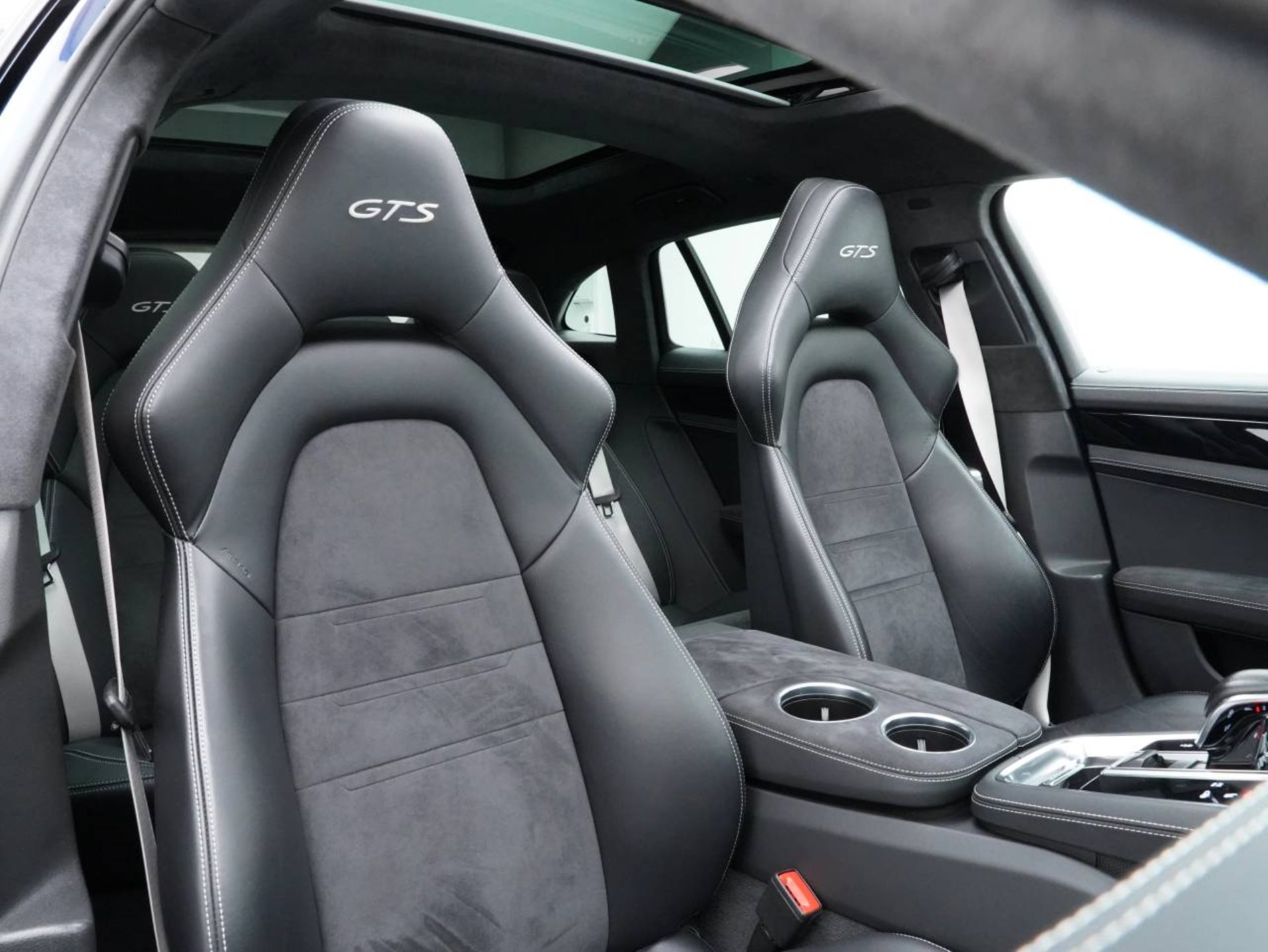 PORSCHE Panamera GTS Sport Turismo-image-26
