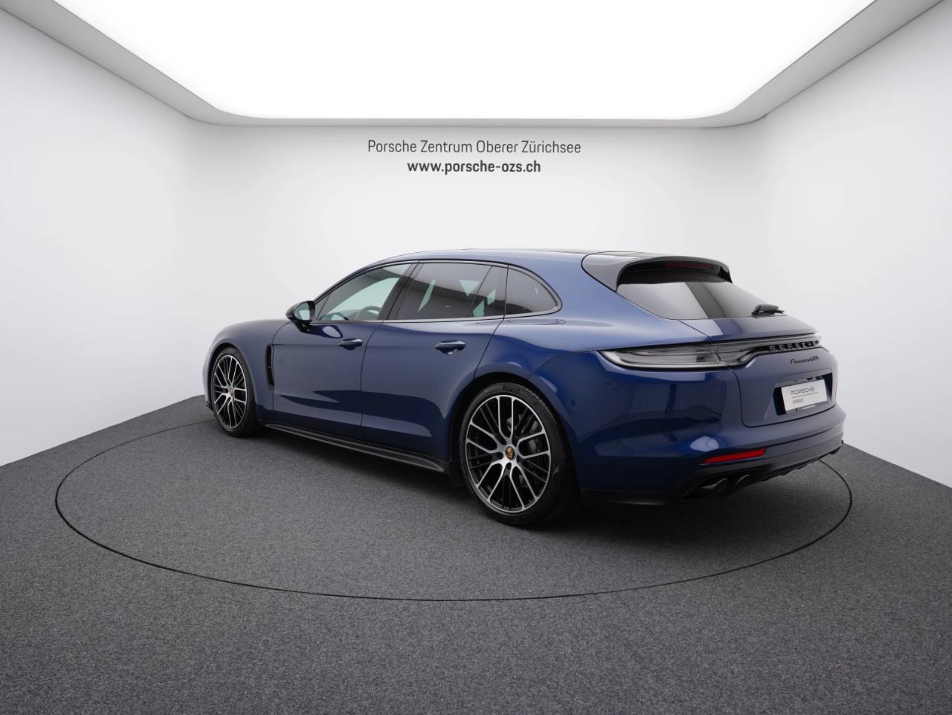 PORSCHE Panamera GTS Sport Turismo-showroom-element-2