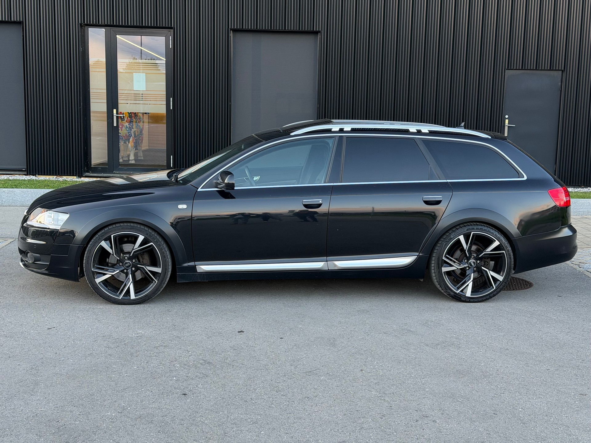 AUDI A6 allroad 3.0 TDI quattro-image-3