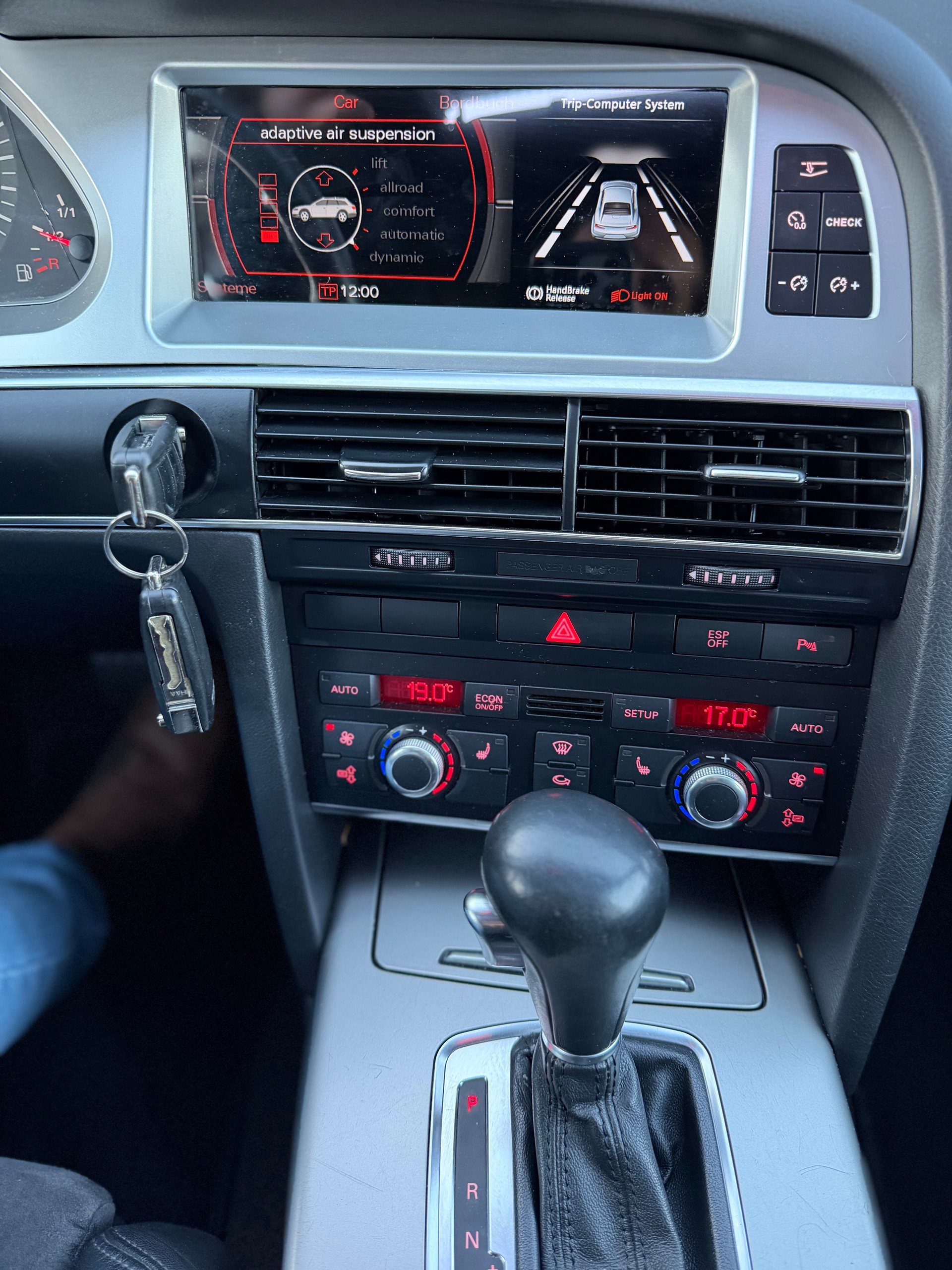 AUDI A6 allroad 3.0 TDI quattro-image-11