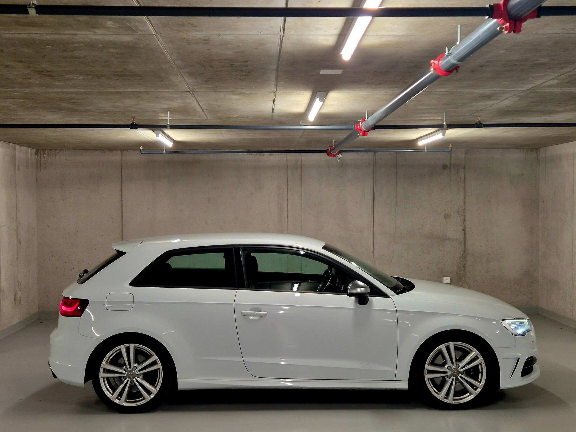 AUDI S3 2.0 TFSI quattro S-tronic-image-4