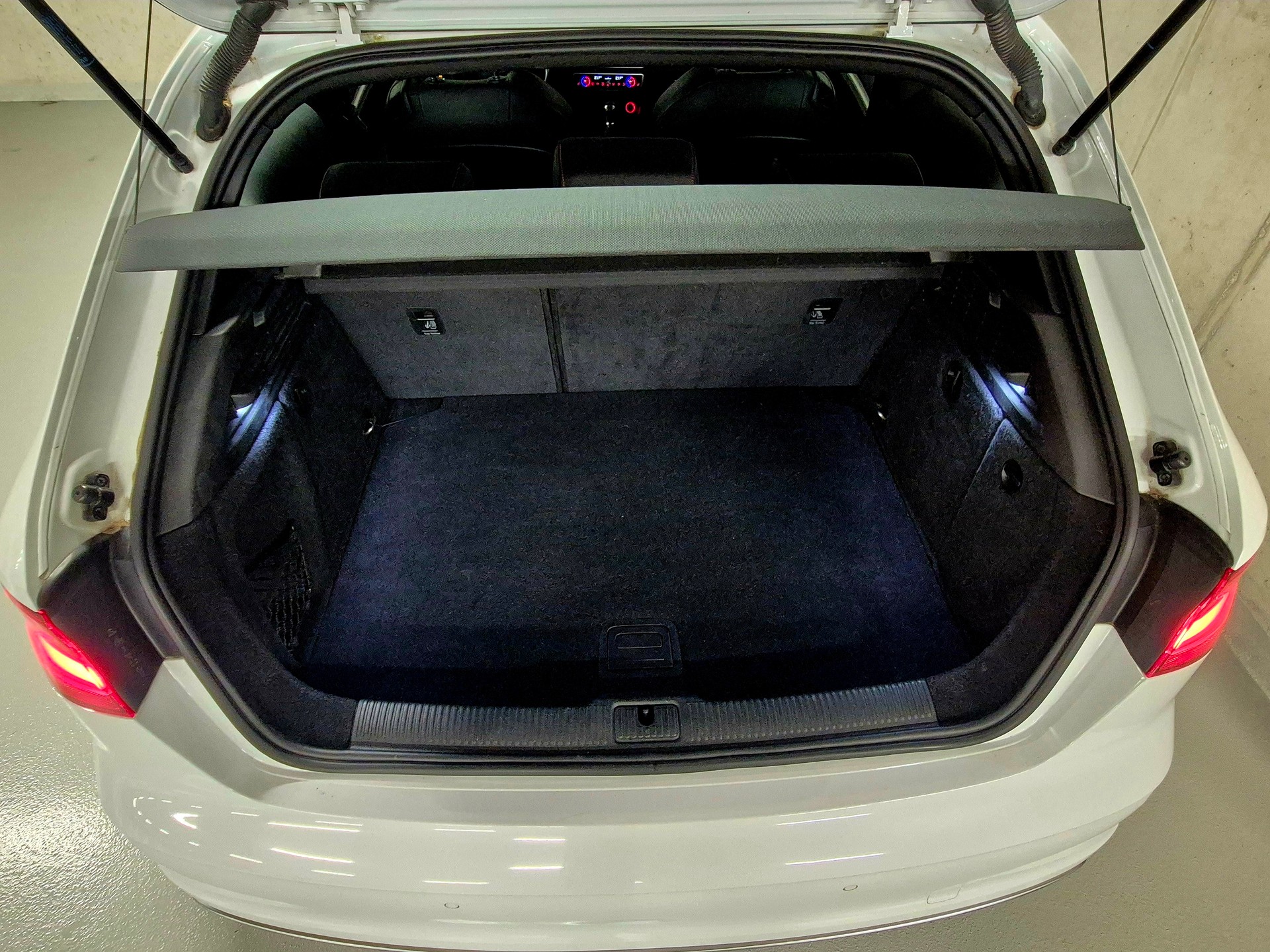 AUDI S3 2.0 TFSI quattro S-tronic-image-15