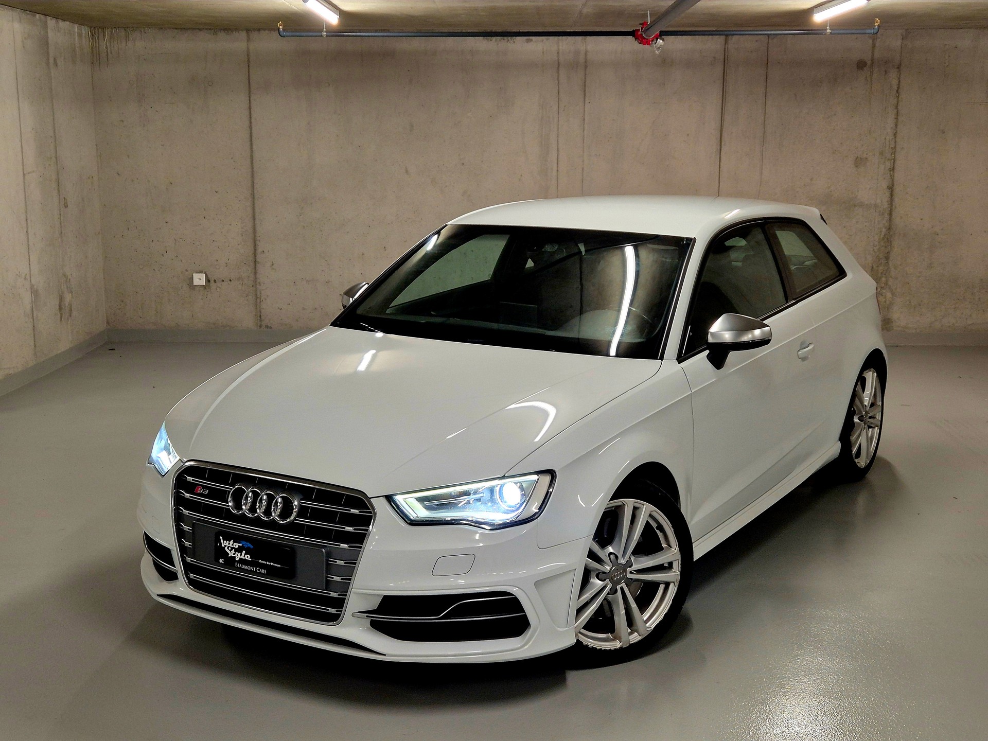 AUDI S3 2.0 TFSI quattro S-tronic-showroom-element-2