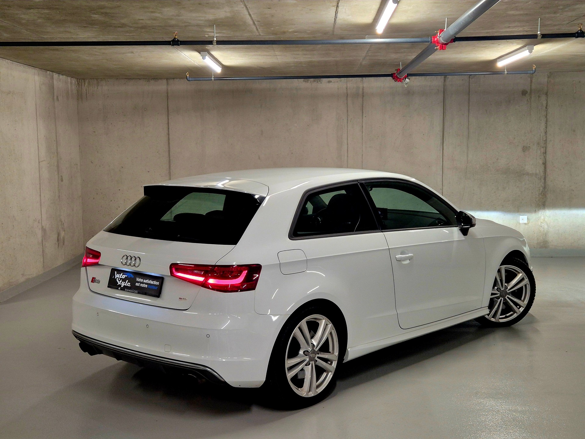 AUDI S3 2.0 TFSI quattro S-tronic-image-5
